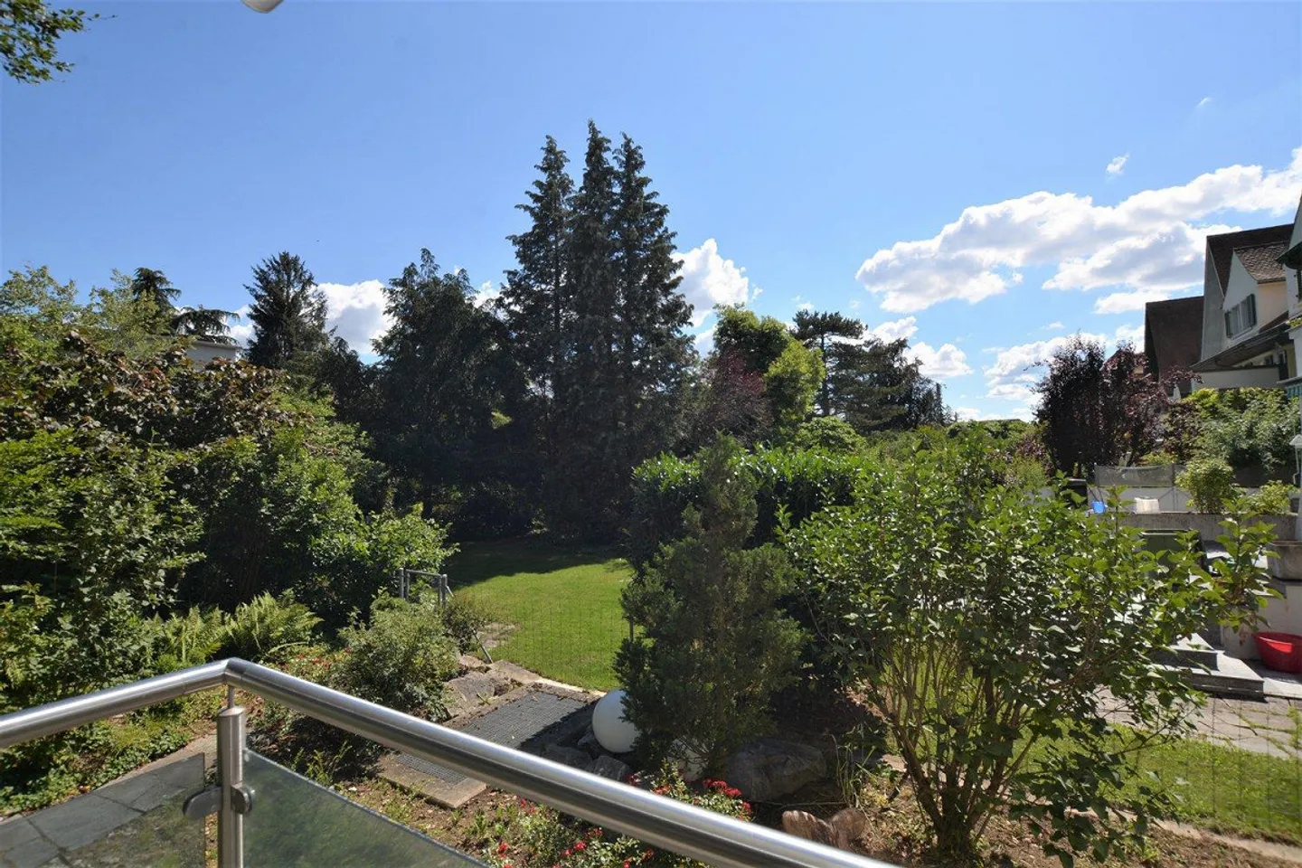 Light-flooded 6.5-room maisonette with balcony in green Riehen - Photo 7 of 13