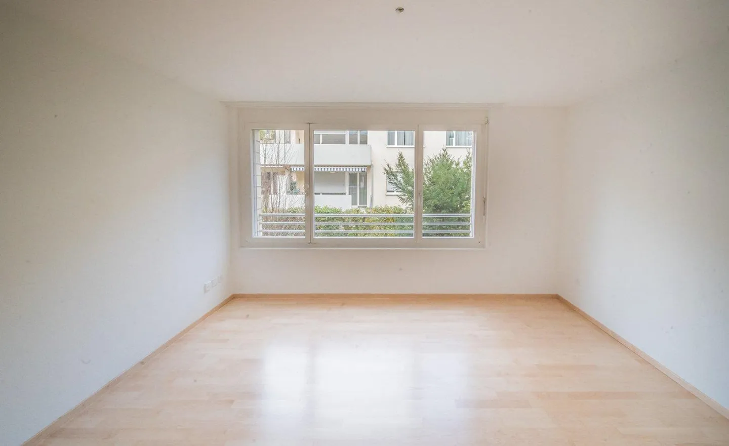 Light-flooded 6.5-room maisonette with balcony in green Riehen - Photo 8 of 13