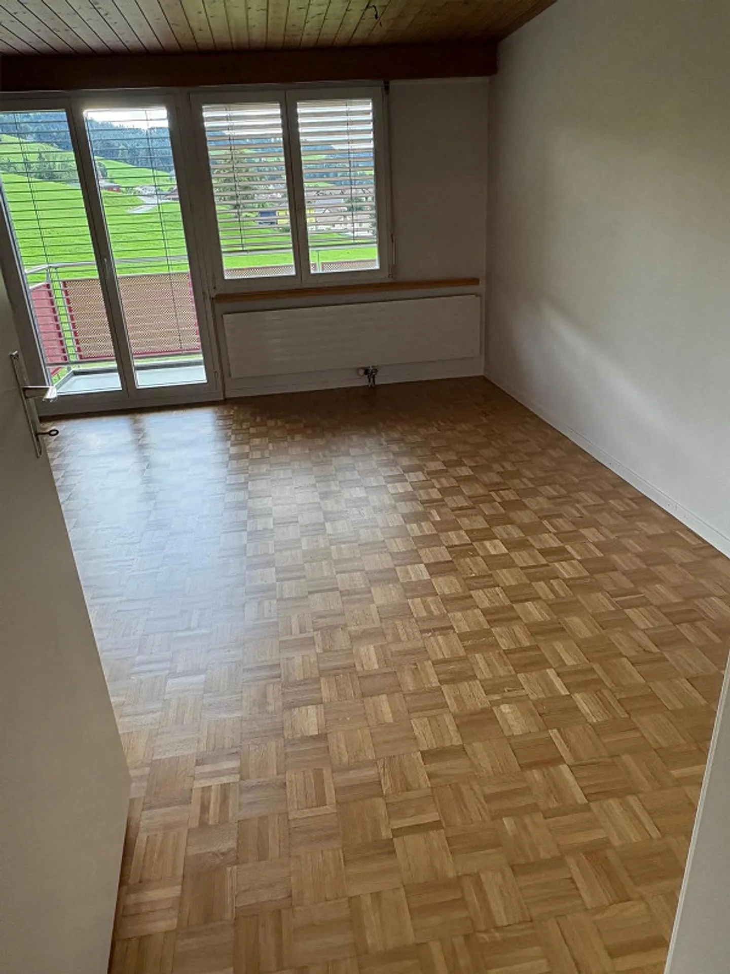 Cozy and affordable 2.5 room attic apartment with balcony - Photo 4 of 7