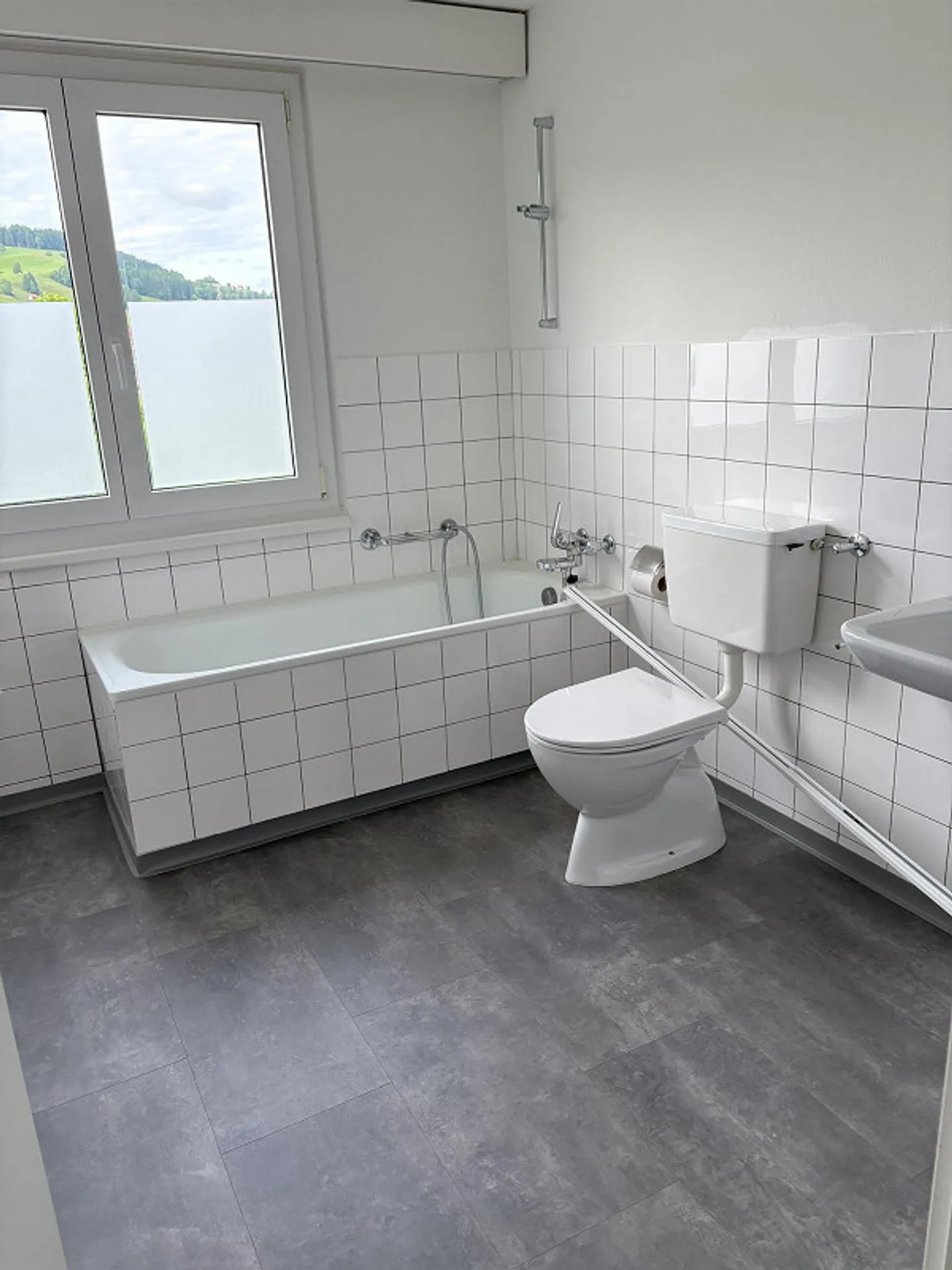 Cozy and affordable 2.5 room attic apartment with balcony - Photo 5 of 7