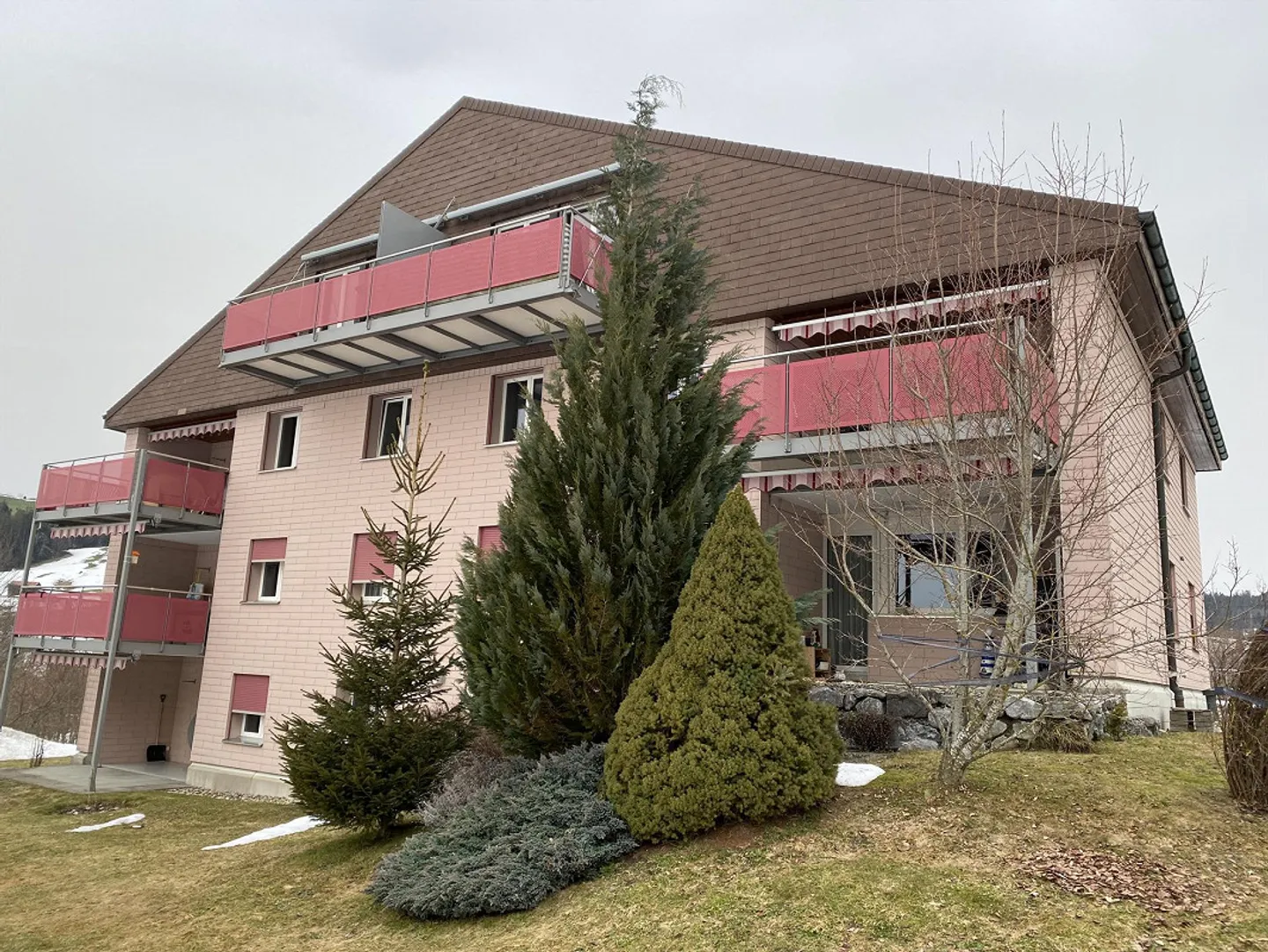 Cozy and affordable 2.5 room attic apartment with balcony - Photo 6 of 7