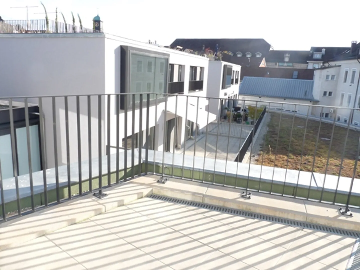 In the city center with a large terrace - Photo 8 of 9