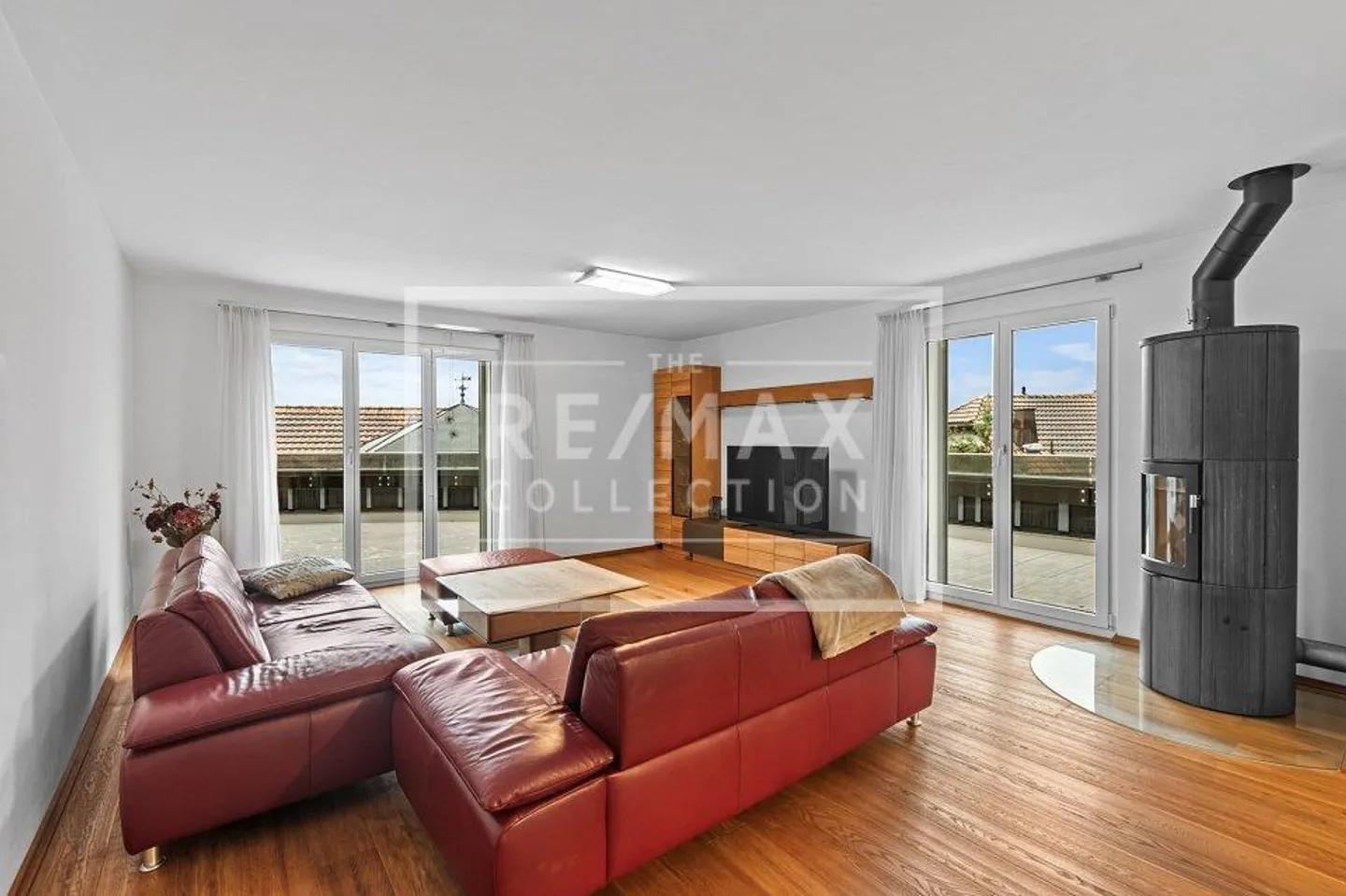 Charming Single-Family Home with Plenty of Space - Photo 6 of 13