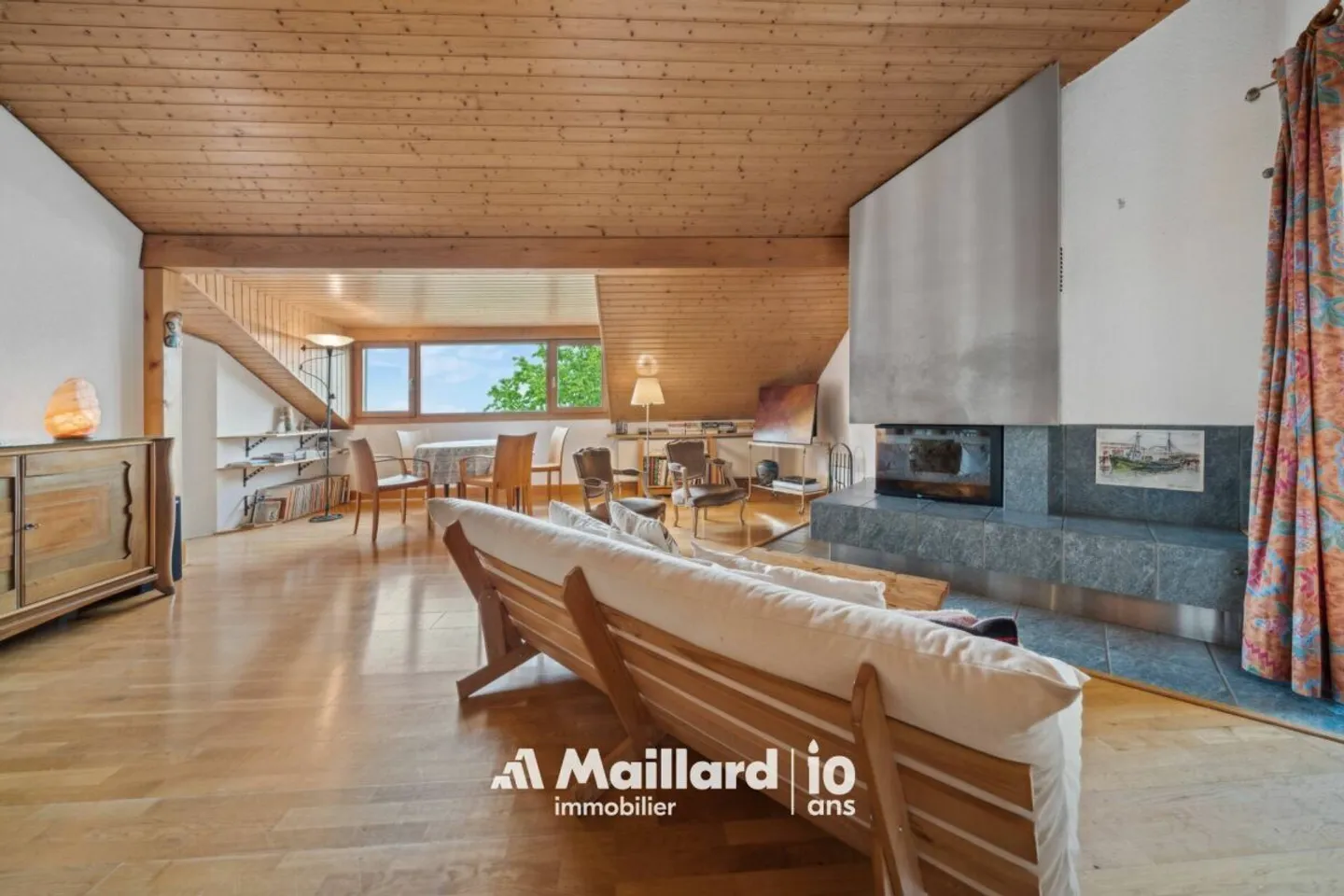 Villars-Burquin - 4.5-Room Maisonette with Large Garden of More Than 1,000 m² and Breathtaking View of the Lake - Photo 1 of 15