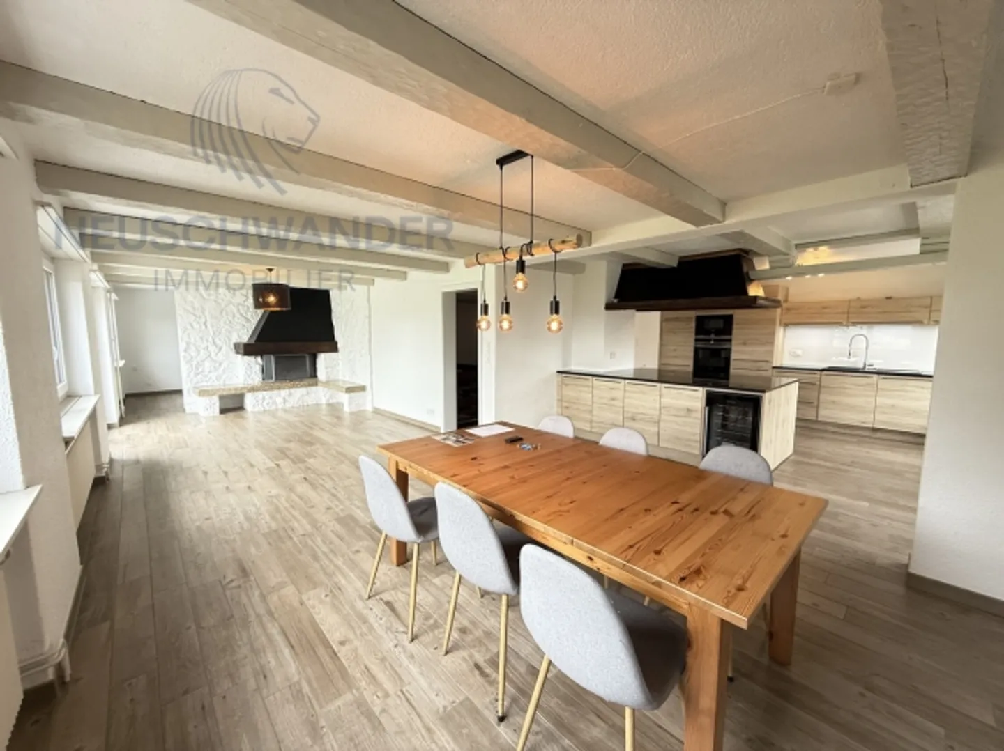 Exceptional spacious property, bright, ready to live with 2 apartments - Photo 1 of 20