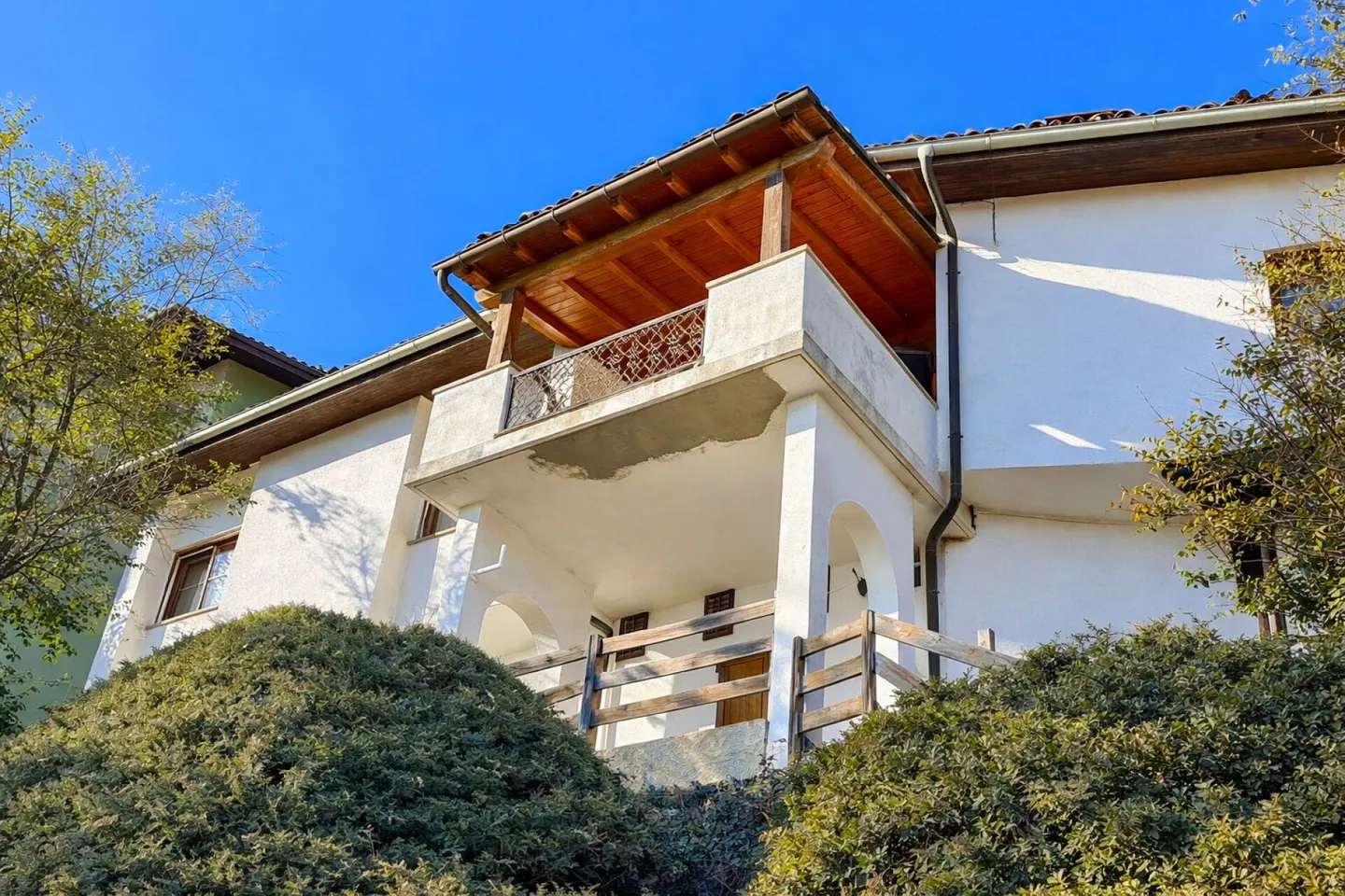 Maison individuelle dans un endroit calme avec vue, à rénover - Photo 4 sur 15