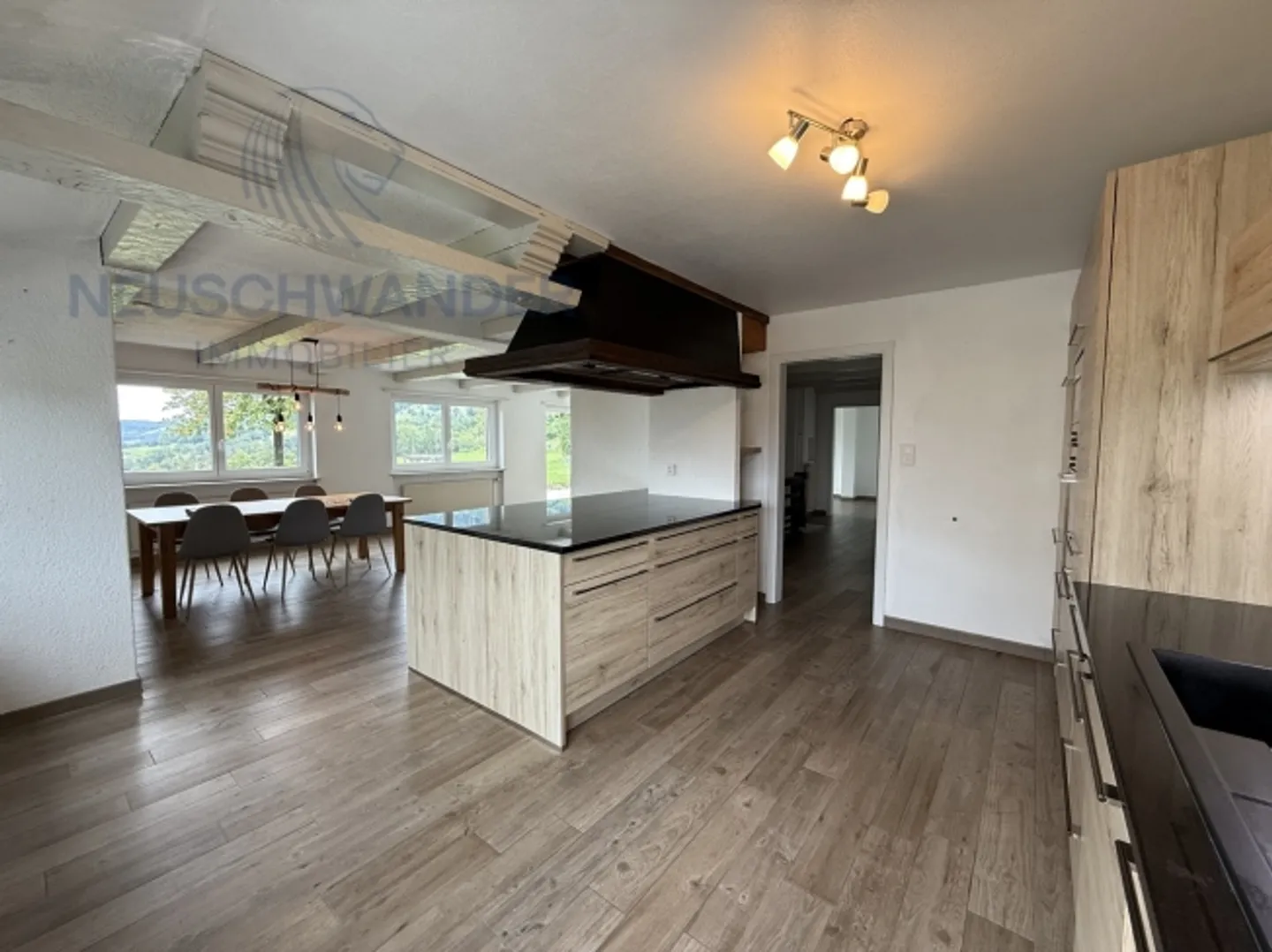 Exceptional spacious property, bright, ready to live with 2 apartments - Photo 5 of 20