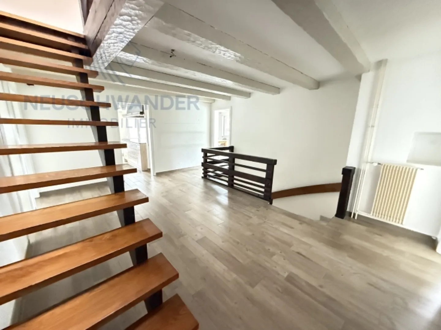 Exceptional spacious property, bright, ready to live with 2 apartments - Photo 3 of 20