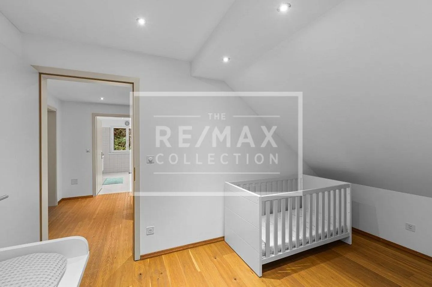 Charming Single-Family Home with Plenty of Space - Photo 11 of 13