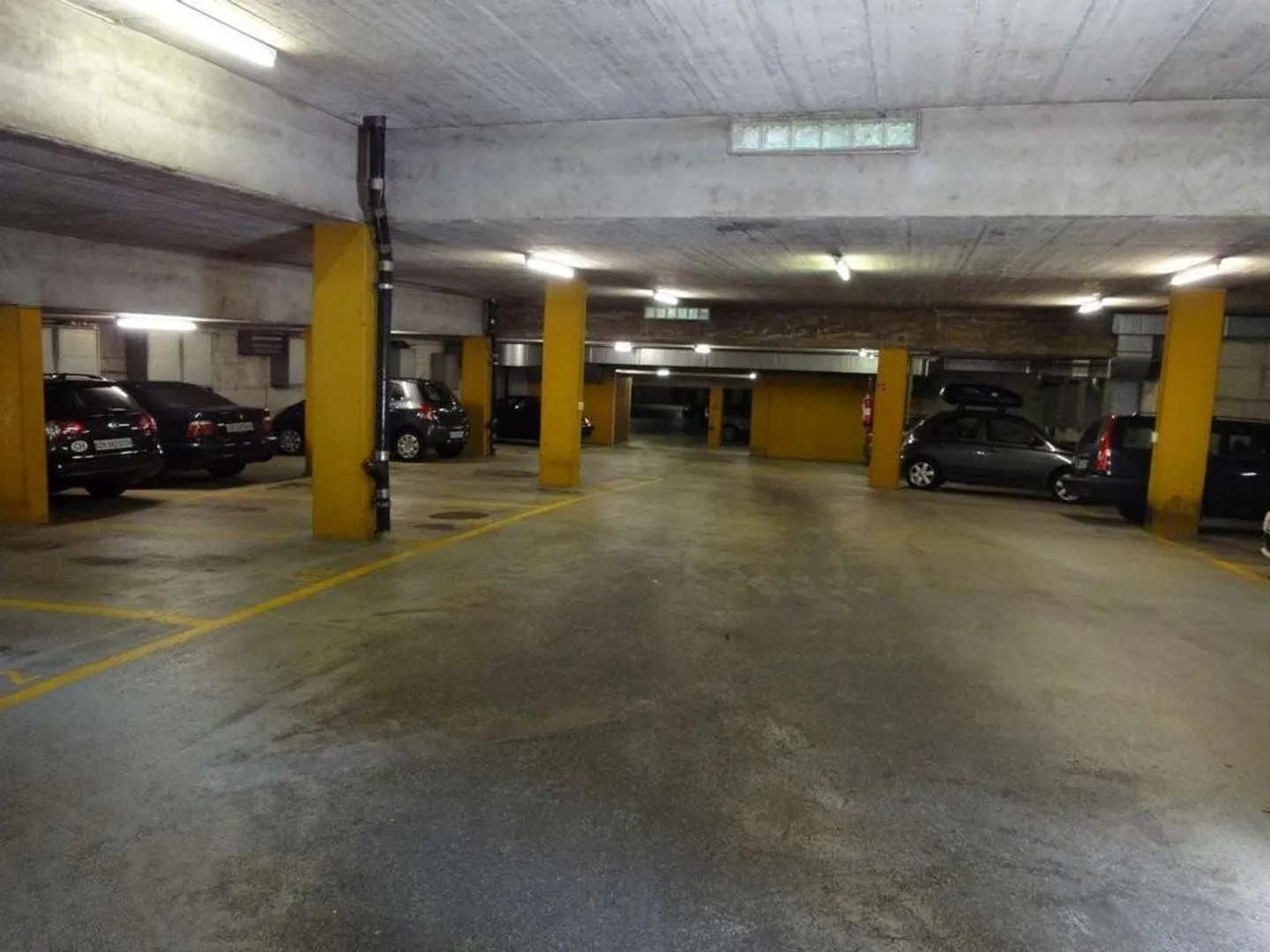 Parkplatz in Zürich-Witikon - Foto 3 von 3