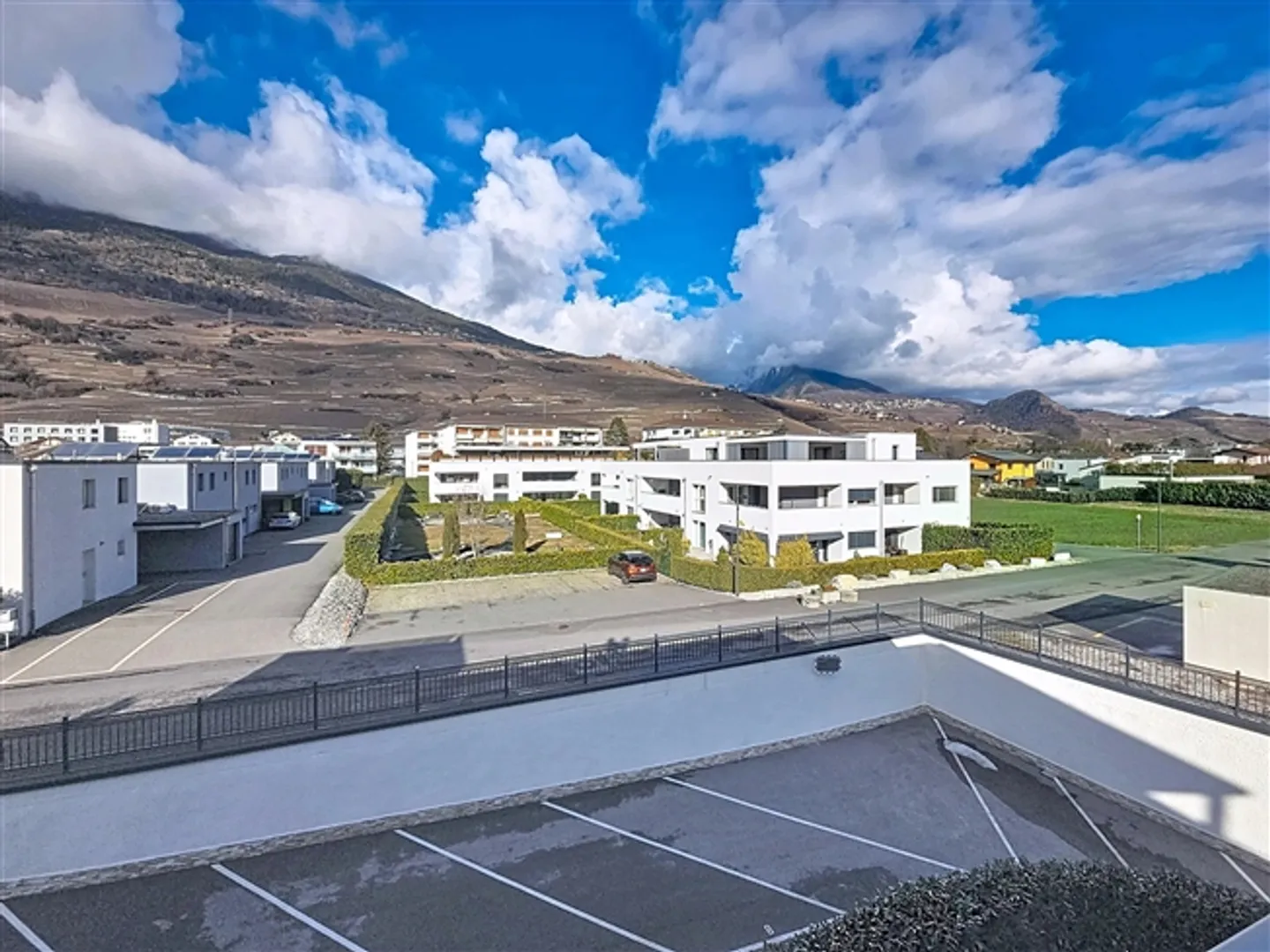 Appartement penthouse de 4,5 pièces avec grande terrasse et vue dégagée - Photo 10 sur 11