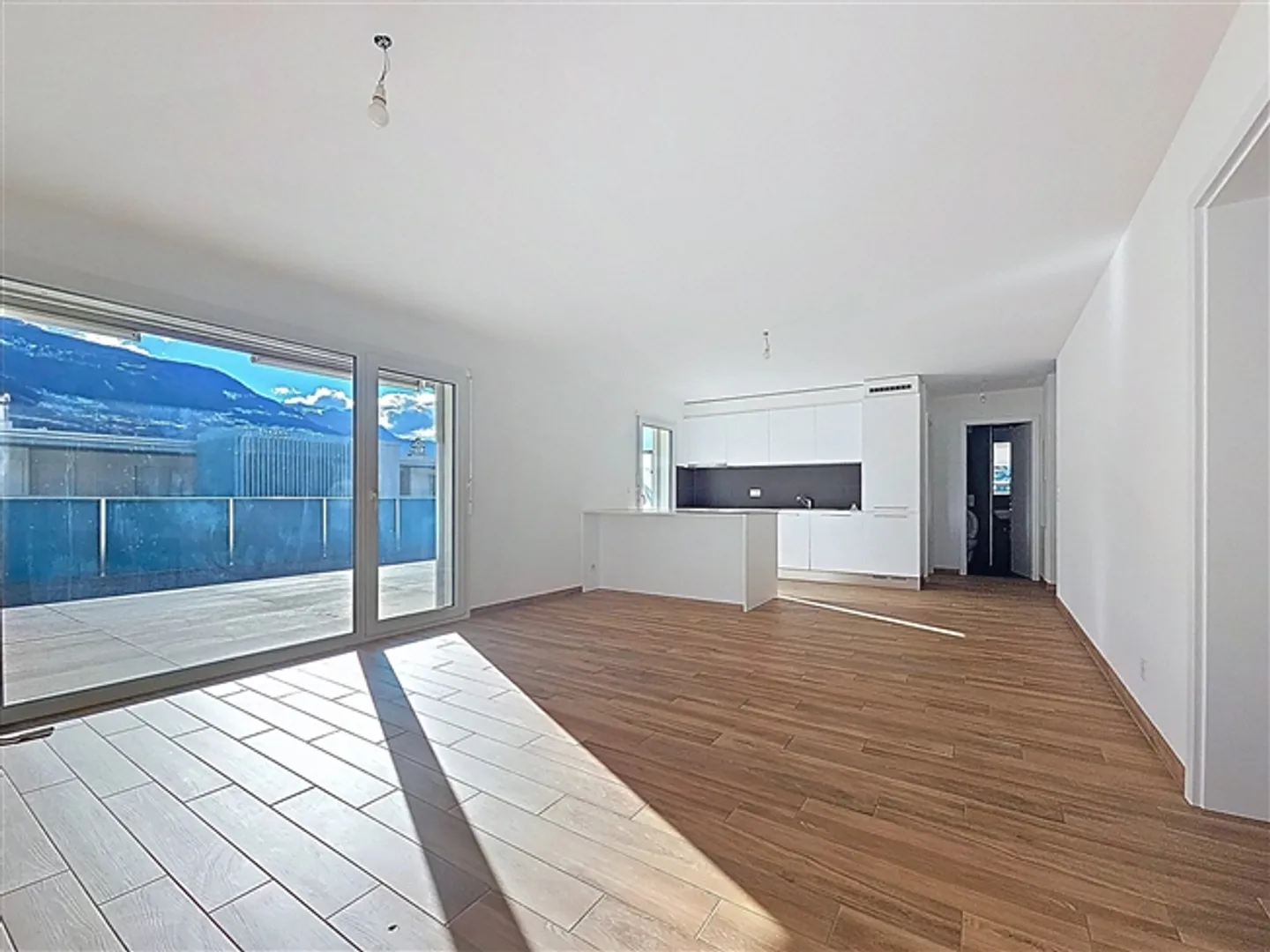Appartement penthouse de 4,5 pièces avec grande terrasse et vue dégagée - Photo 1 sur 11