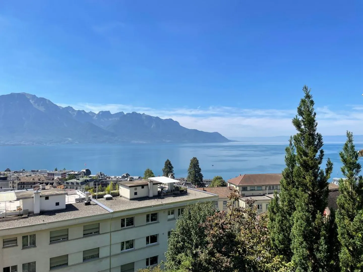 UNIQUE - GRANDE TERRASSE + CALME + VUE - Photo 1 sur 13