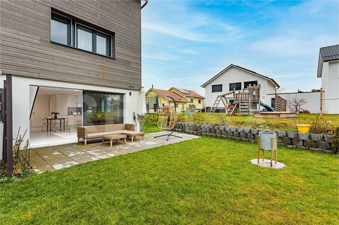 Perfetto per la tua piccola famiglia! Bella casa a schiera con 4,5 stanze, MINERGIE e costi contenuti - Foto 1 di 11