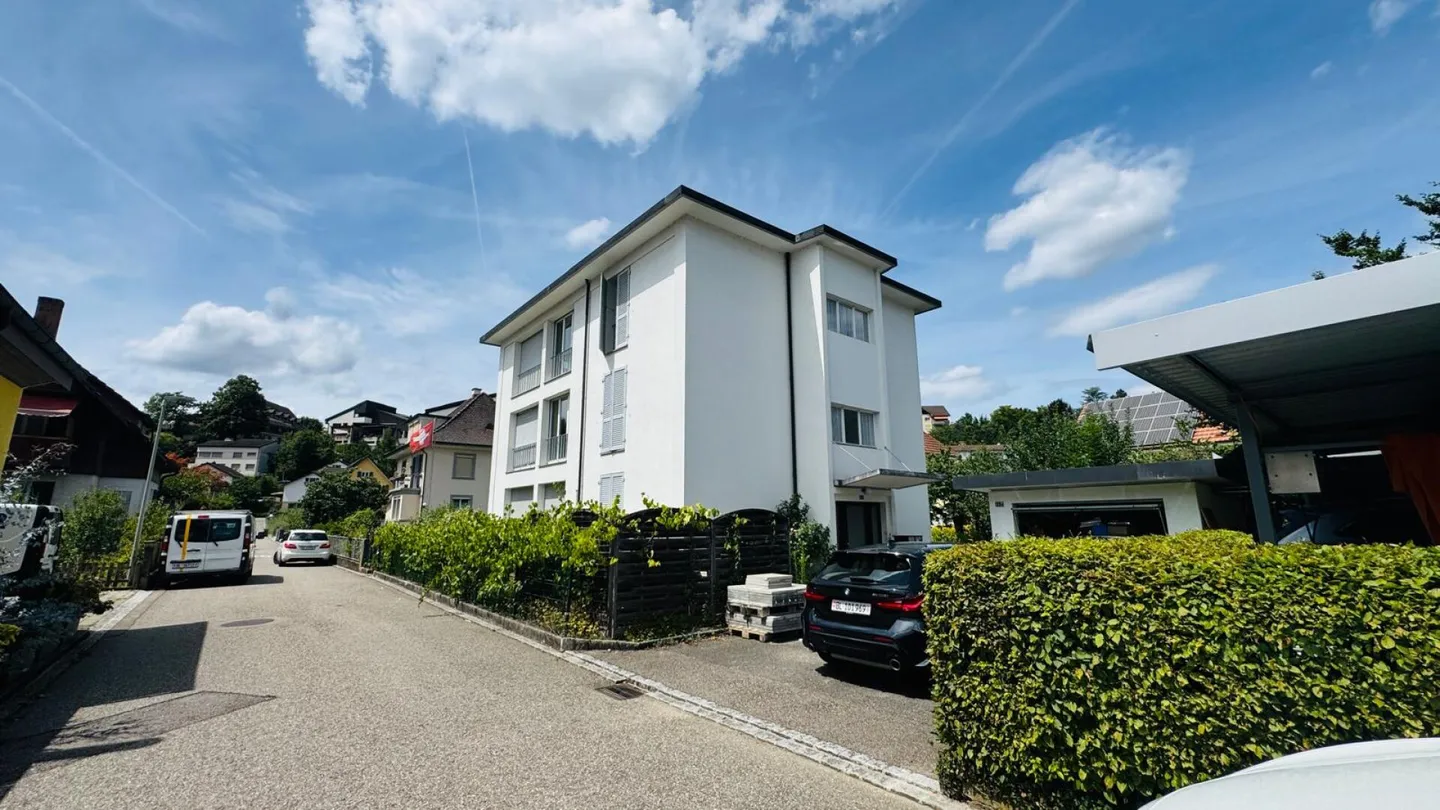 Maison polyvalente de 3 familles dans un emplacement privilégié - idéale pour la vie multigénérationnelle, vivre et travailler sous un même toit - Photo 1 sur 11