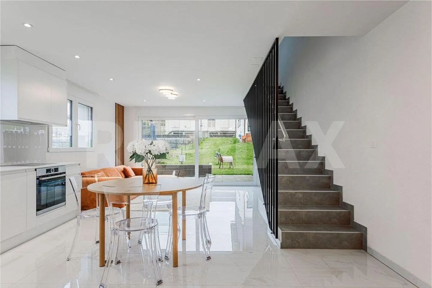 Perfetto per la tua piccola famiglia! Bella casa a schiera con 4,5 stanze, MINERGIE e costi contenuti - Foto 2 di 11