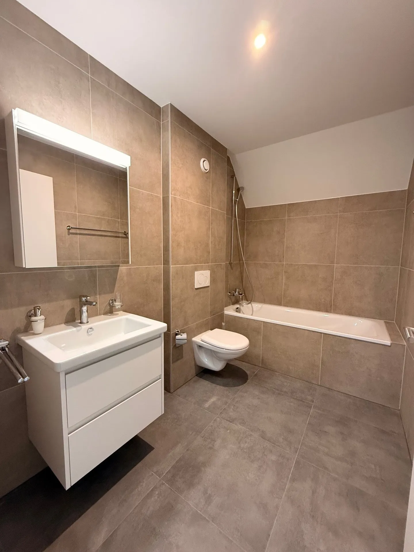 Geräumige Dachgeschosswohnung in Höri - Foto 7 von 9