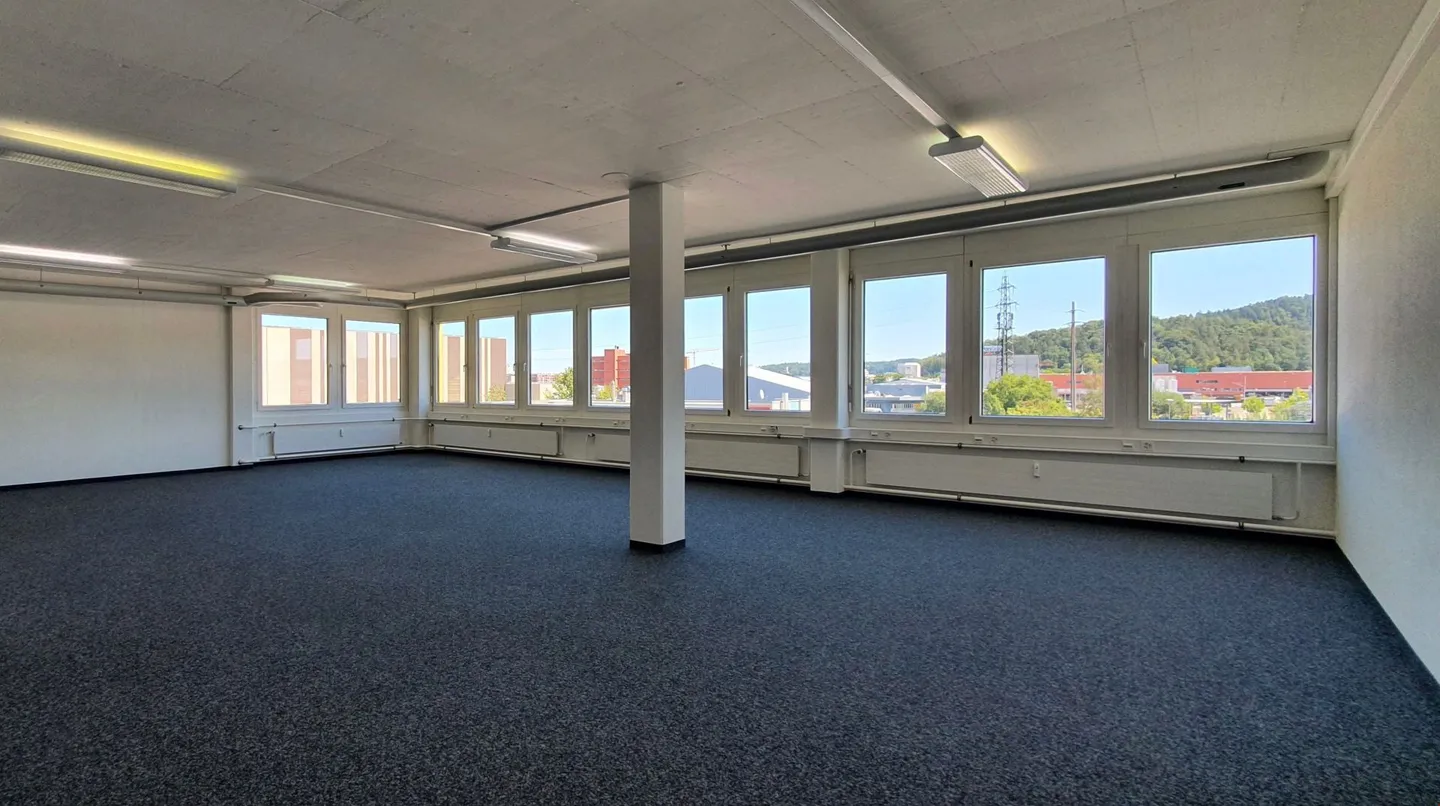 Espace commercial/bureau agrandi avec élévateur à marchandises ! - Photo 2 sur 7