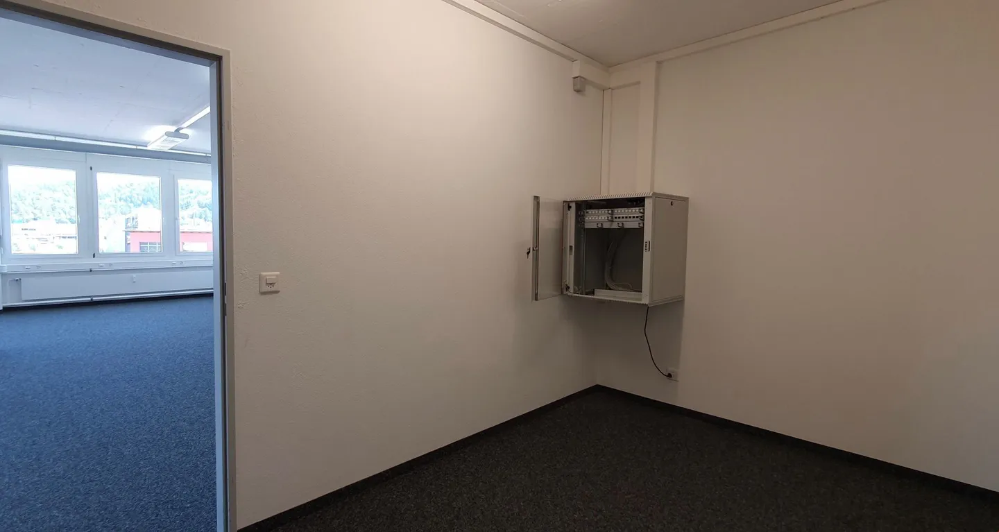 Espace commercial/bureau agrandi avec élévateur à marchandises ! - Photo 5 sur 7
