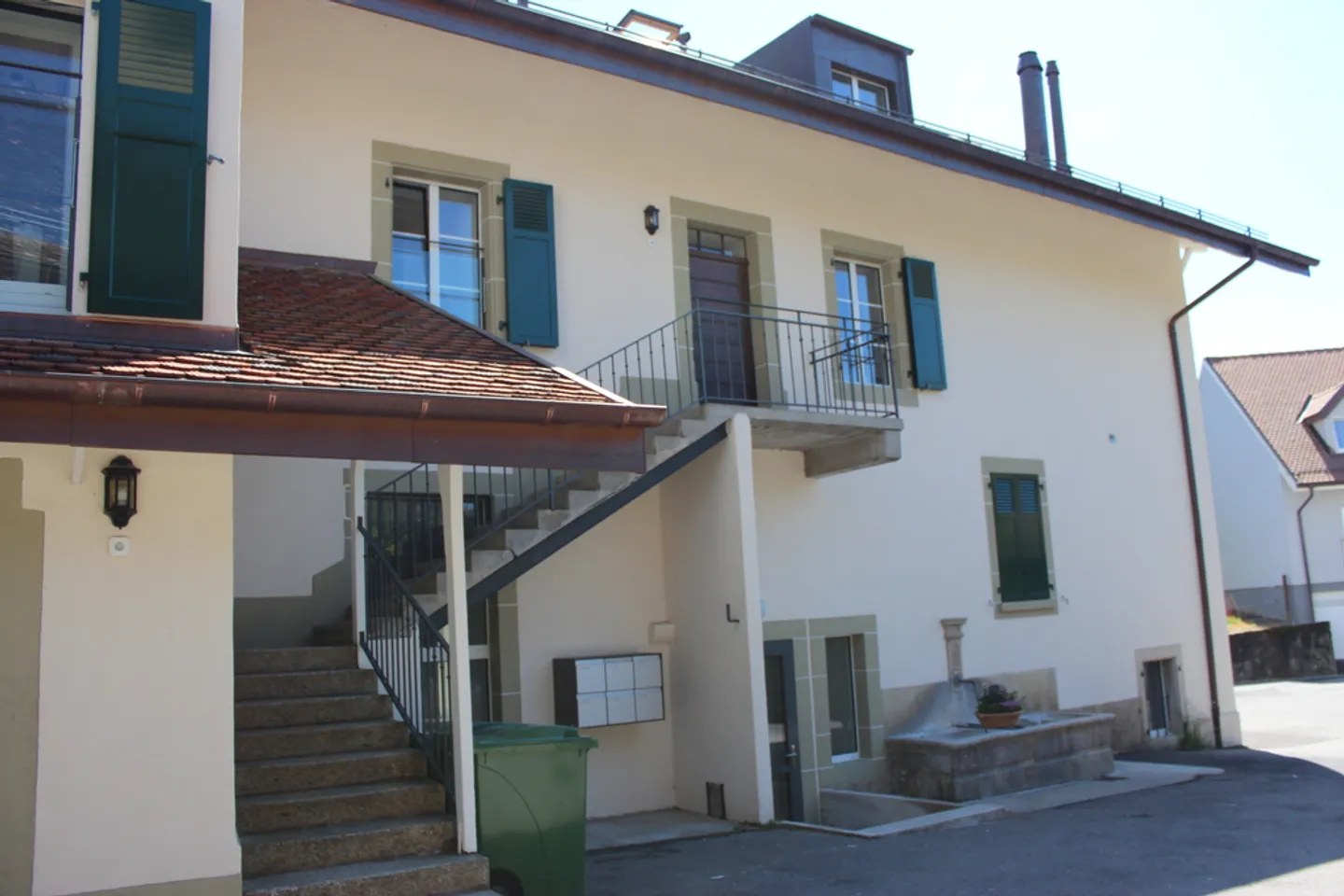 Dépôt - Photo 2 sur 3