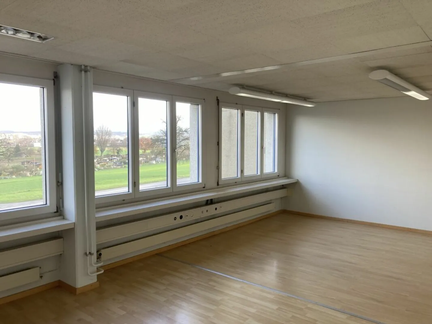 Espace de bureau attrayant au 1er étage - Photo 2 sur 8