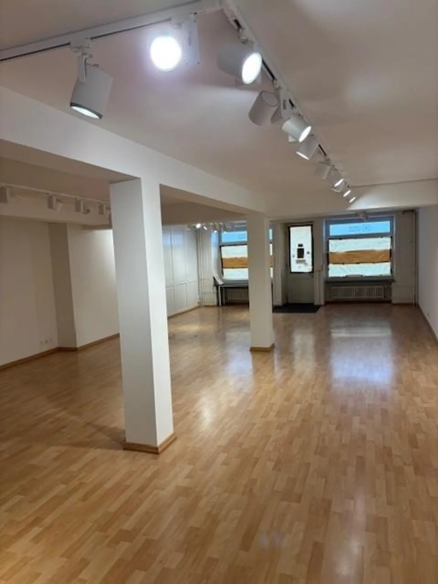 Commercial Space in Winterthur - Photo 2 of 9