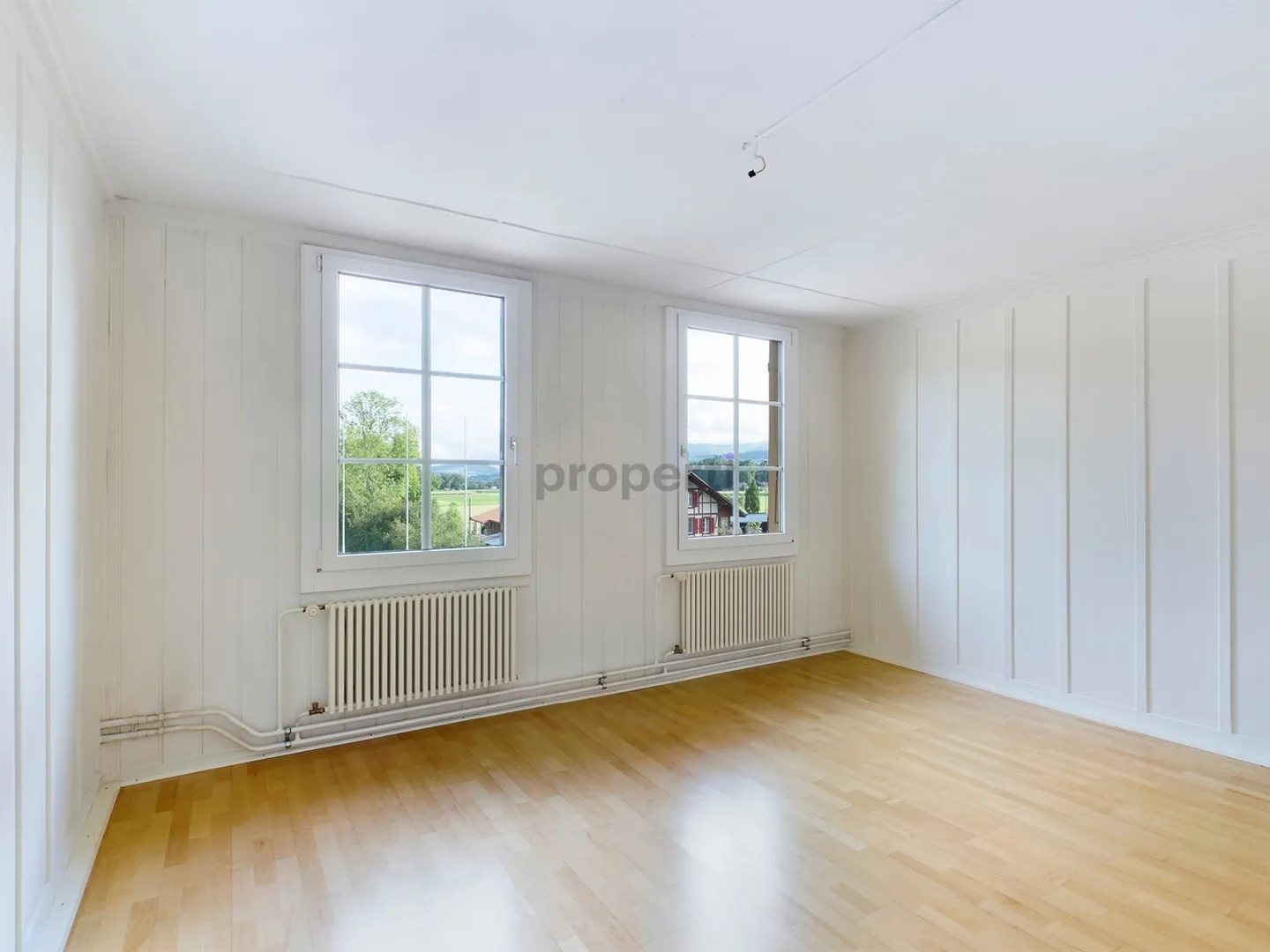 Charming 4.5-room attic apartment with balcony in Thierachern - Photo 5 of 9