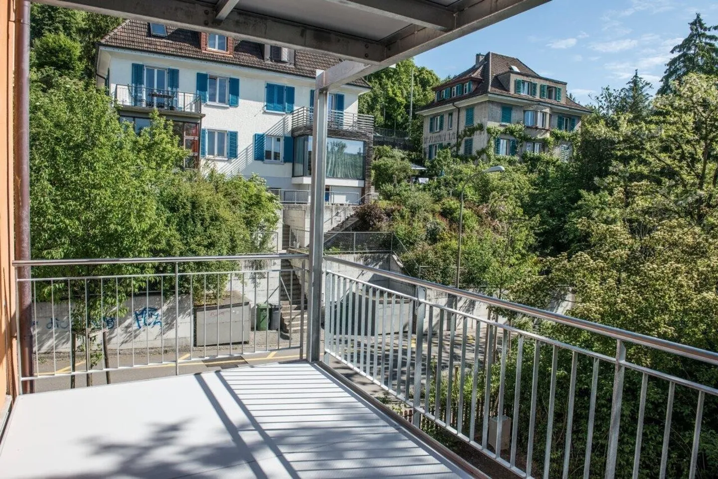 Moderne avec Environnement Vert - Photo 3 sur 13