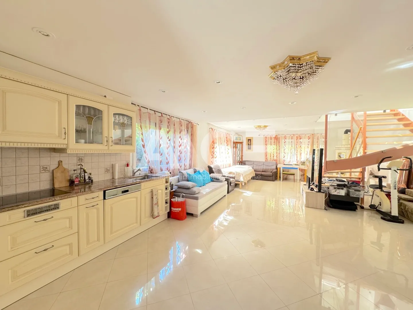 Bella villa indipendente su un terreno di 1.100 m2 - Foto 12 di 20