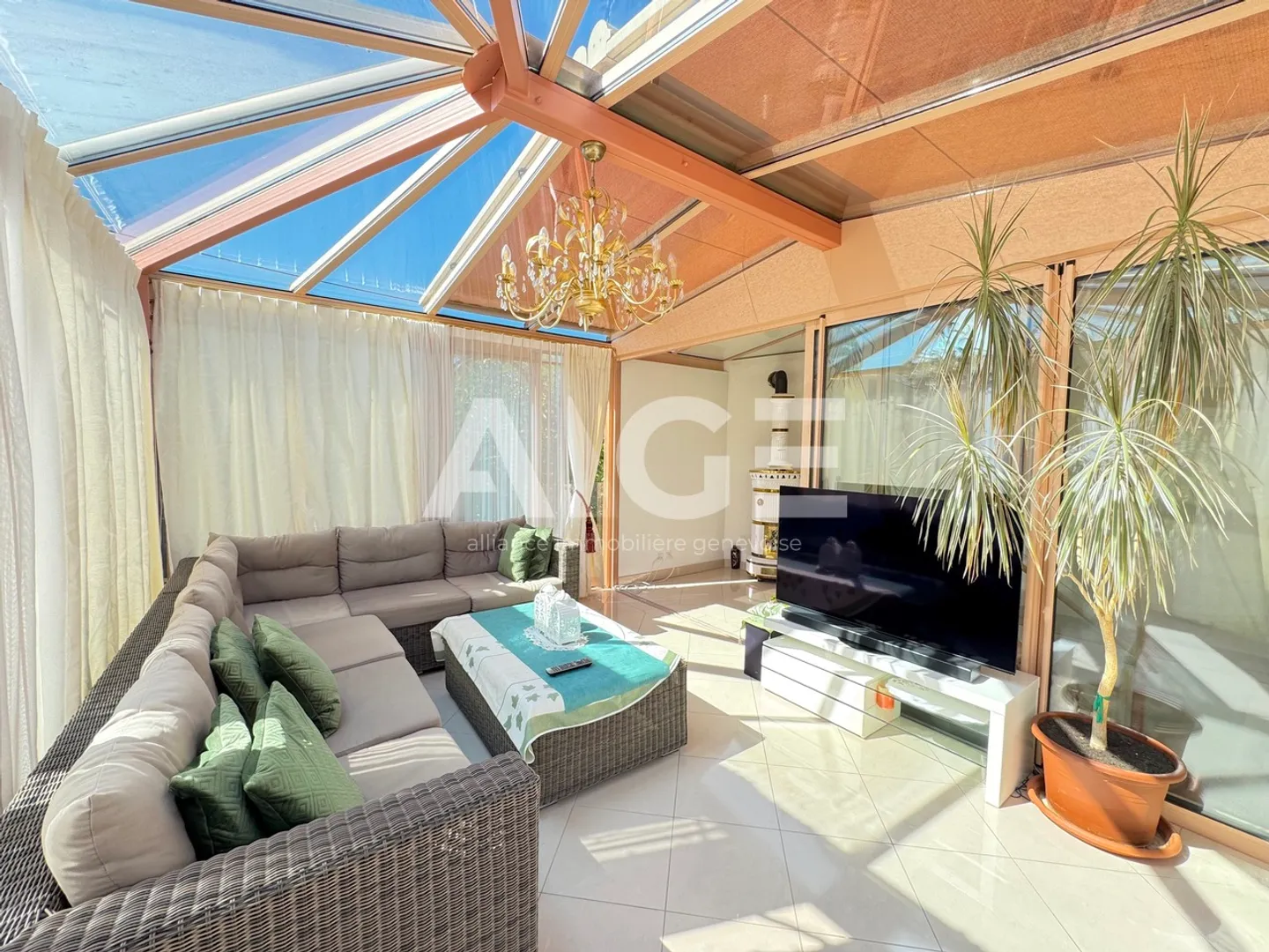 Bella villa indipendente su un terreno di 1.100 m2 - Foto 13 di 20