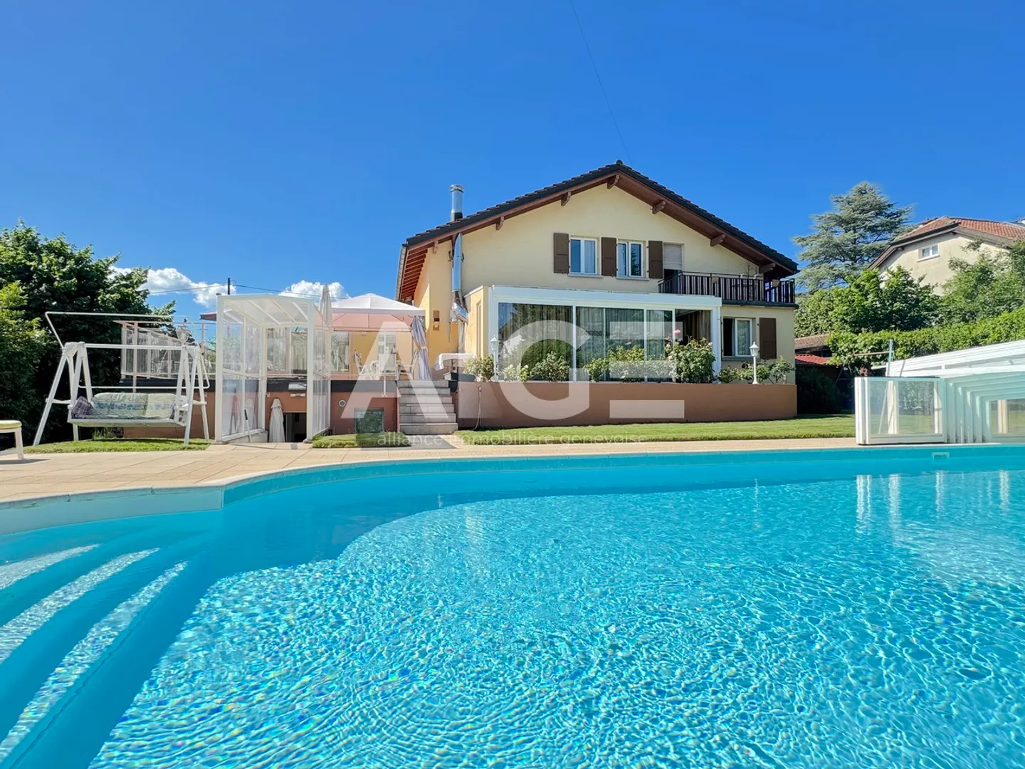 Bella villa indipendente su un terreno di 1.100 m2 - Foto 1 di 20