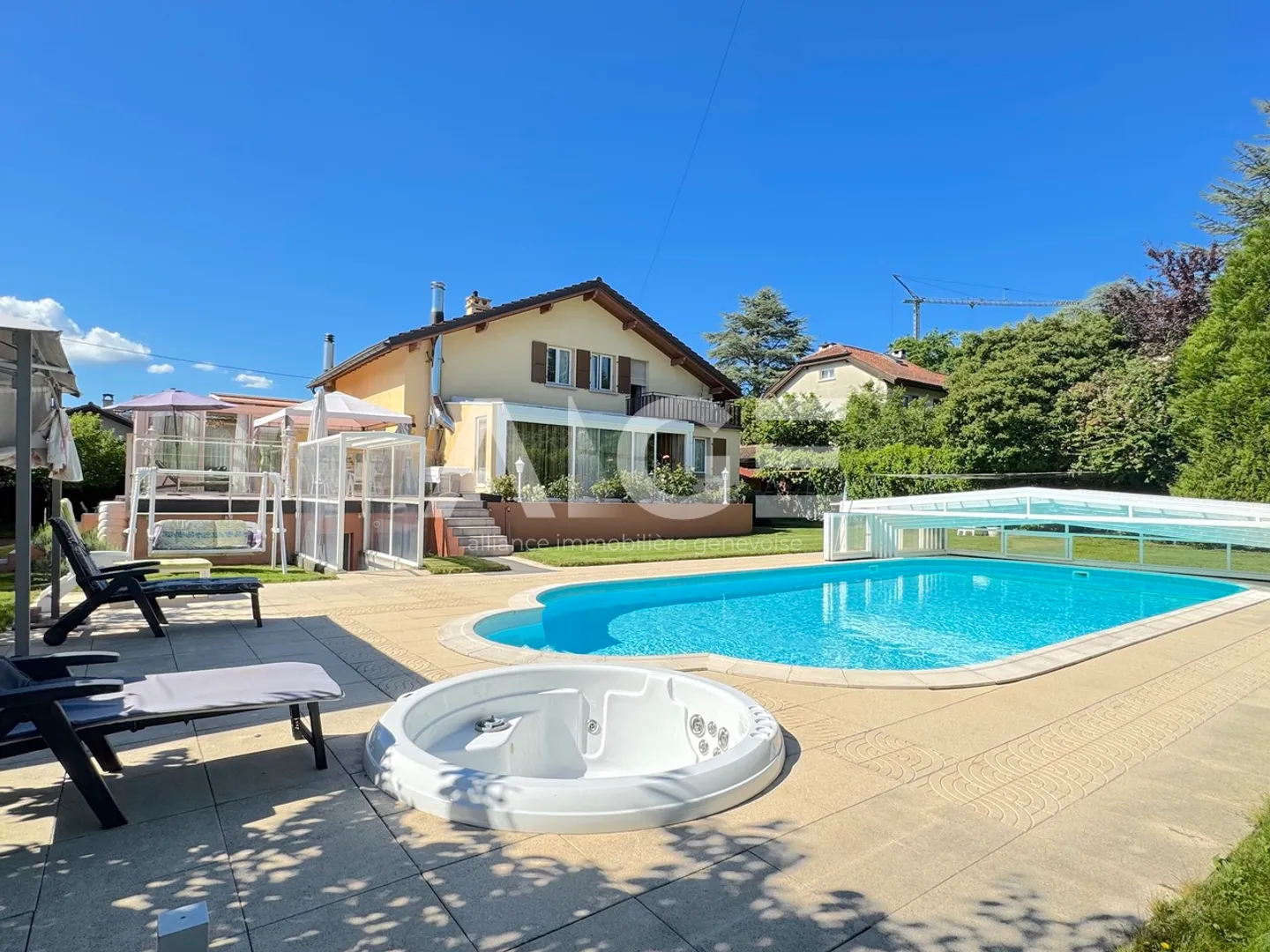 Bella villa indipendente su un terreno di 1.100 m2 - Foto 2 di 20