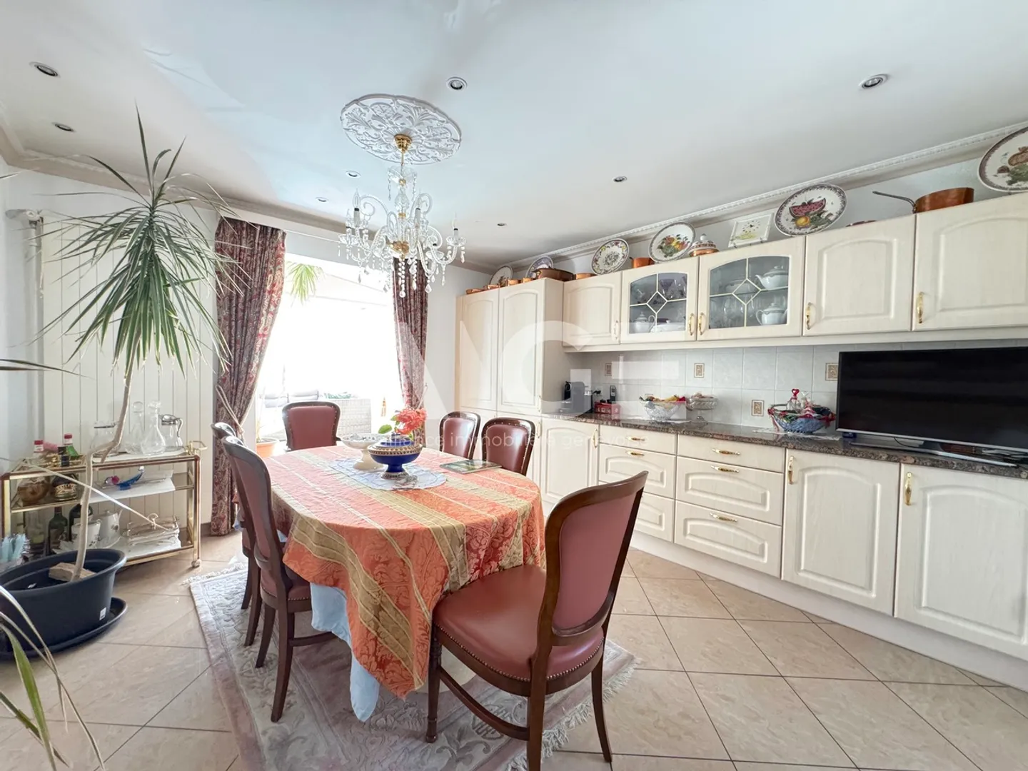 Bella villa indipendente su un terreno di 1.100 m2 - Foto 7 di 20
