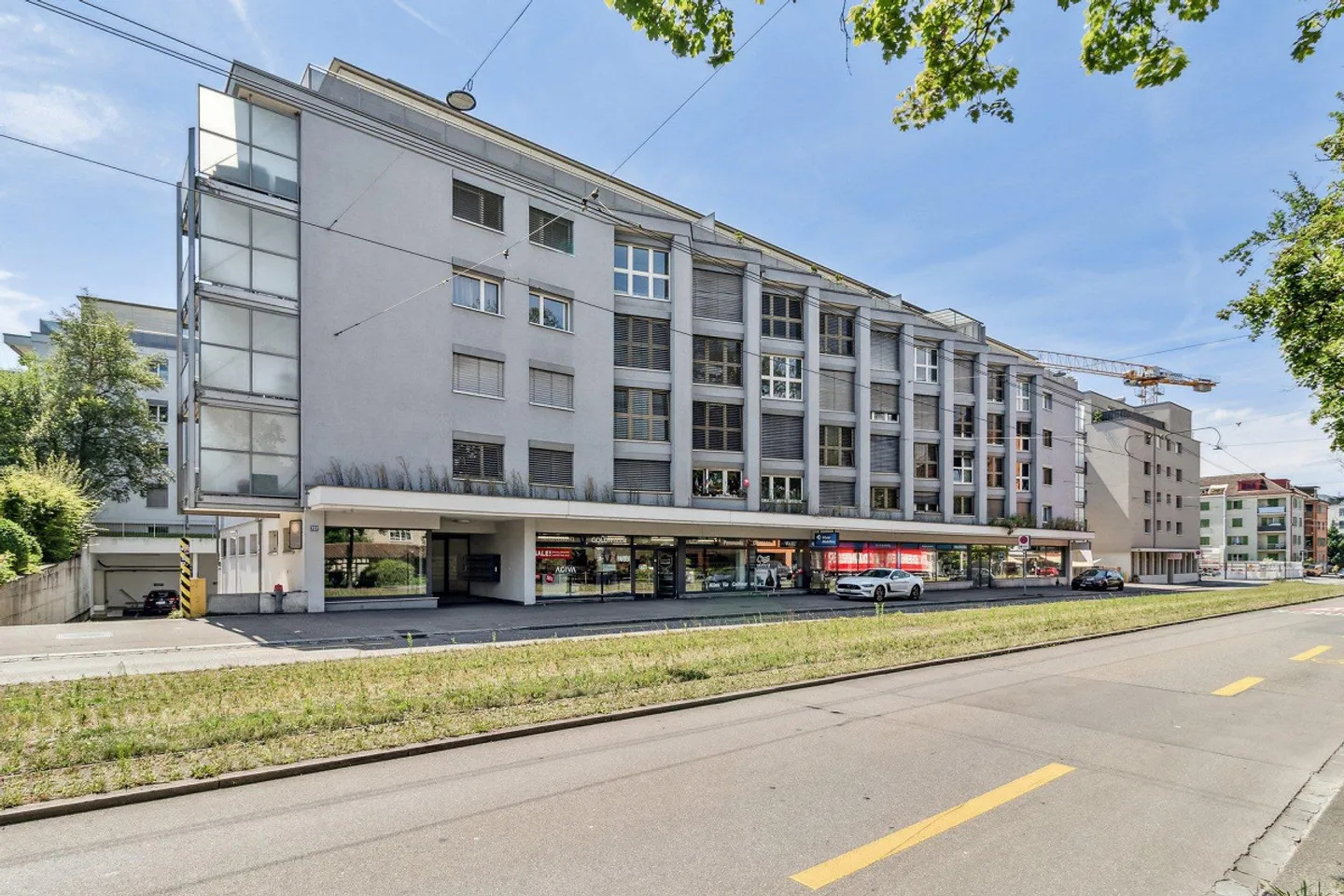 Retail space approx. 145 m2 on the ground floor for rent in 8048 Zurich - Photo 1 of 6