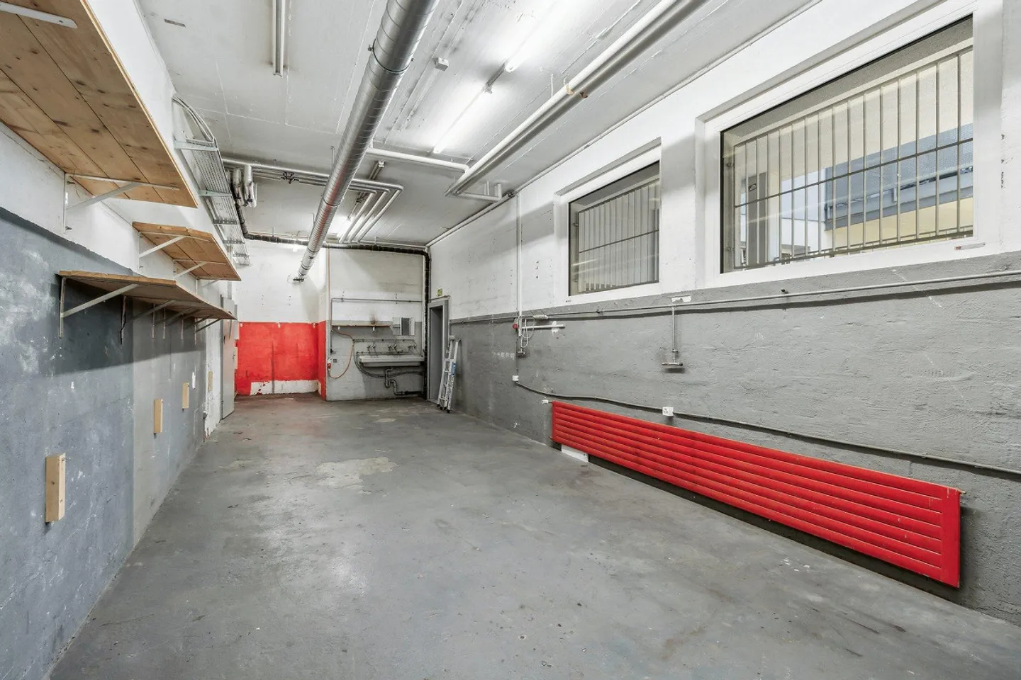 Retail space approx. 145 m2 on the ground floor for rent in 8048 Zurich - Photo 5 of 6