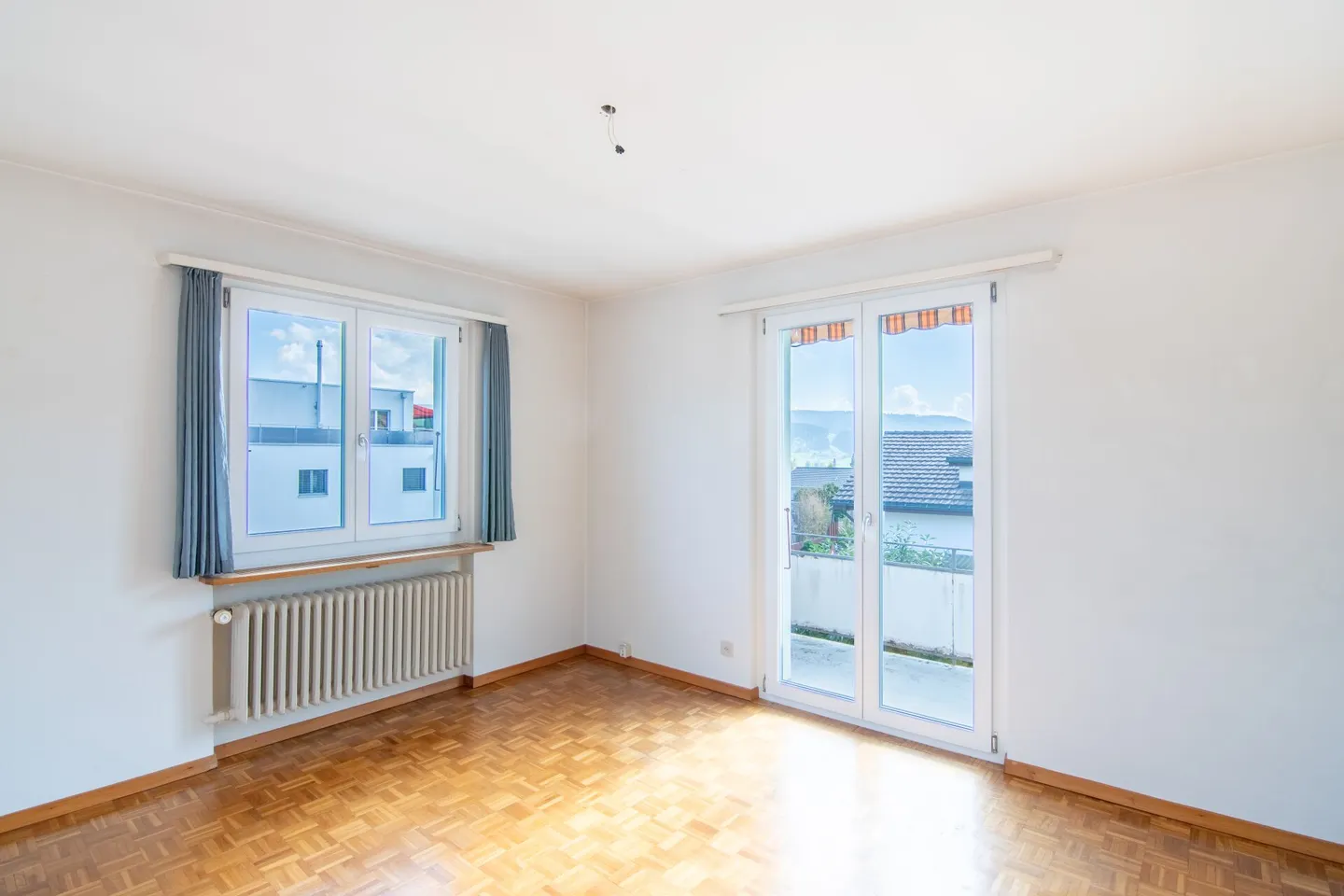 Maison jumelée attrayante de 5,5 pièces pouvant être utilisée comme maison individuelle ou maison bifamiliale - Photo 10 sur 15