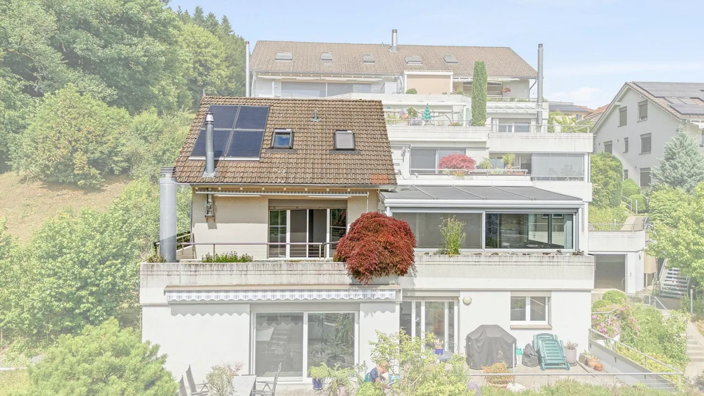 Privileged hillside location with a panoramic view of Lake Sempach - Photo 7 of 8