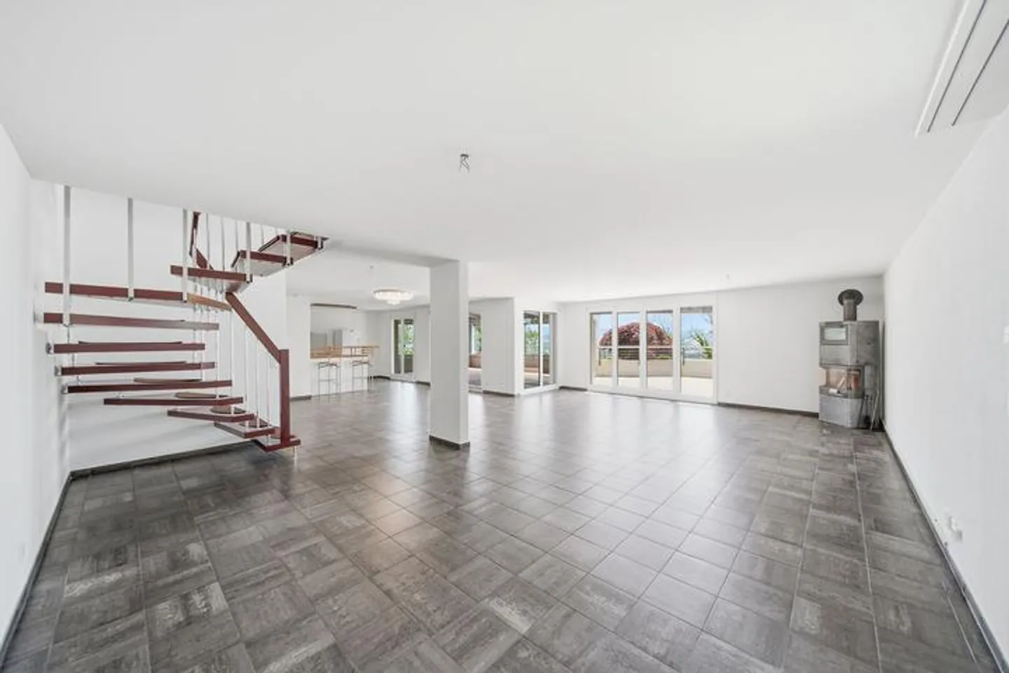 Privileged hillside location with a panoramic view of Lake Sempach - Photo 2 of 8