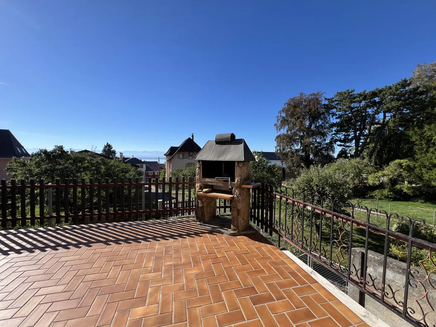 Casa di villaggio con vista: un bel potenziale da rivelare - Foto 3 di 13