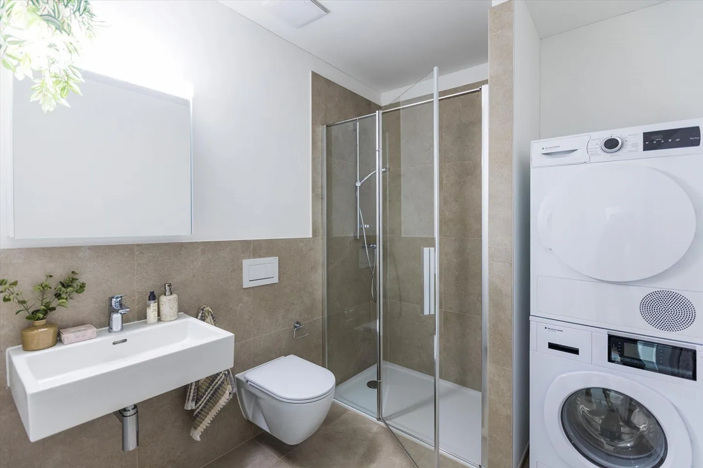 Appartamento moderno con balcone - Foto 5 di 8