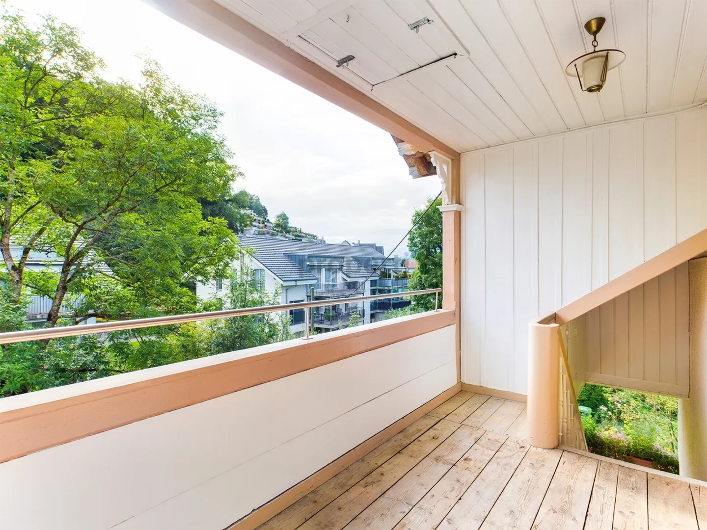 Charming 4.5-room attic apartment with balcony in Thierachern - Photo 8 of 9