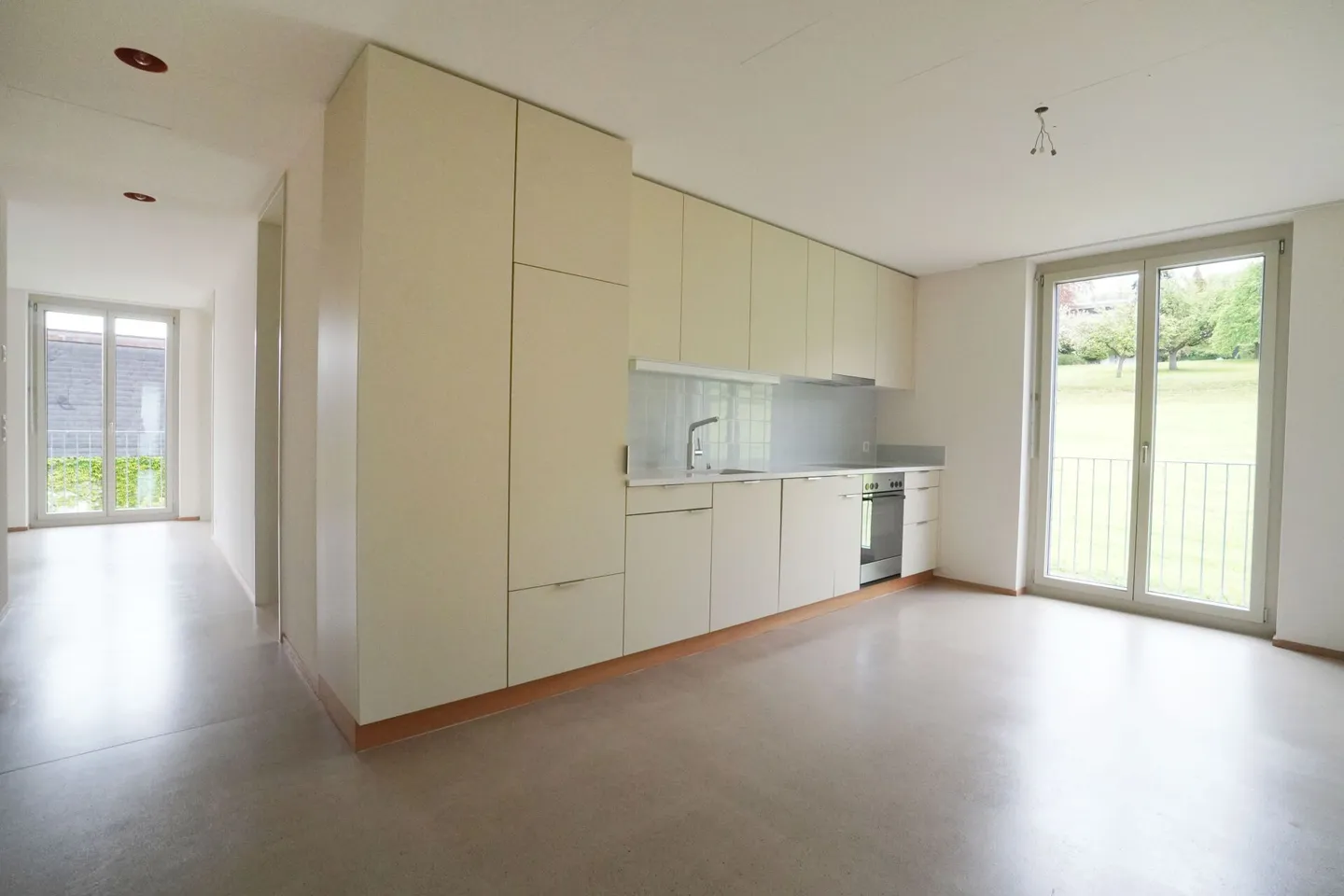 Appartement situé au calme avec balcon pour se détendre - Photo 4 sur 11