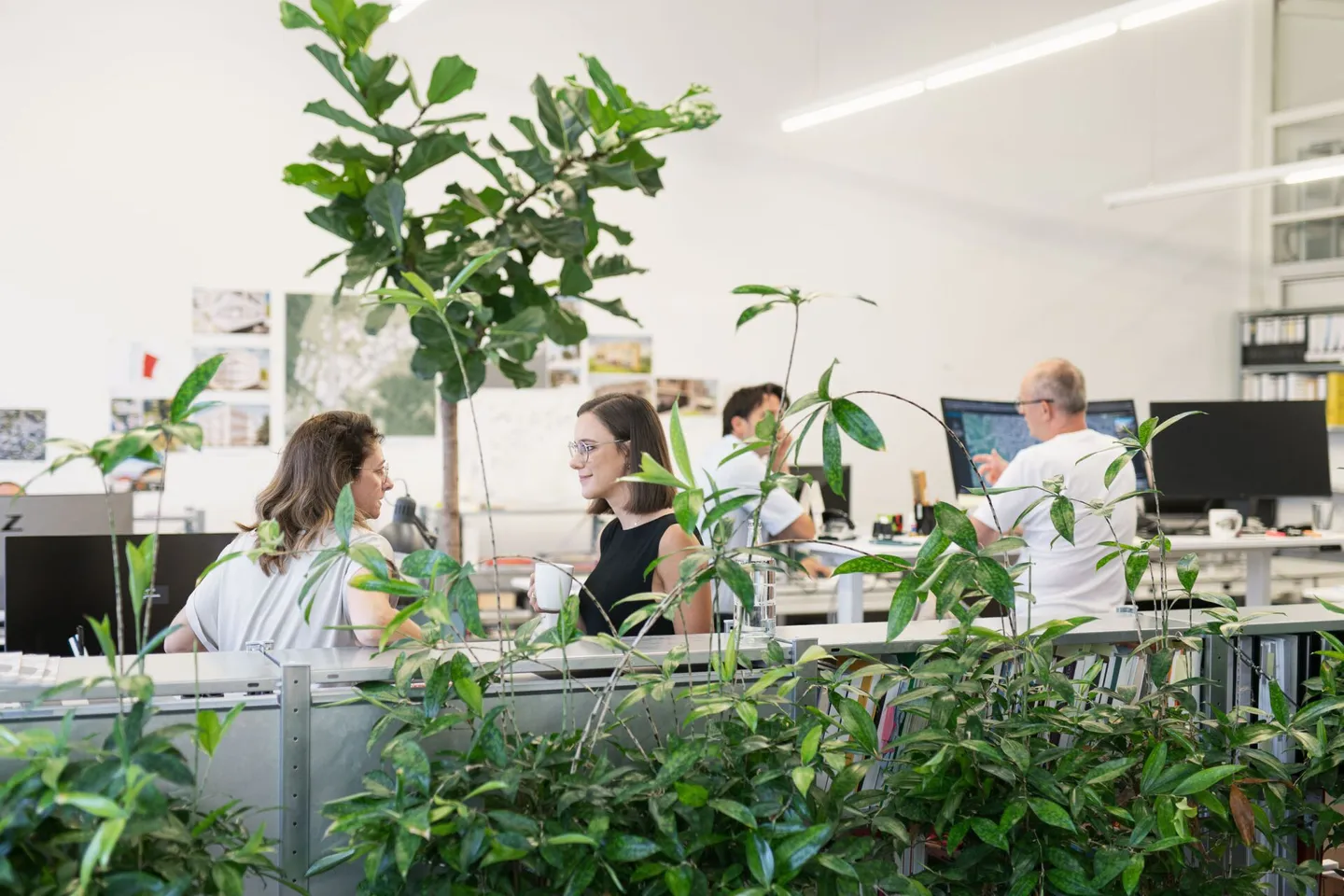 Workspaces for rent near SBB - Photo 2 of 3