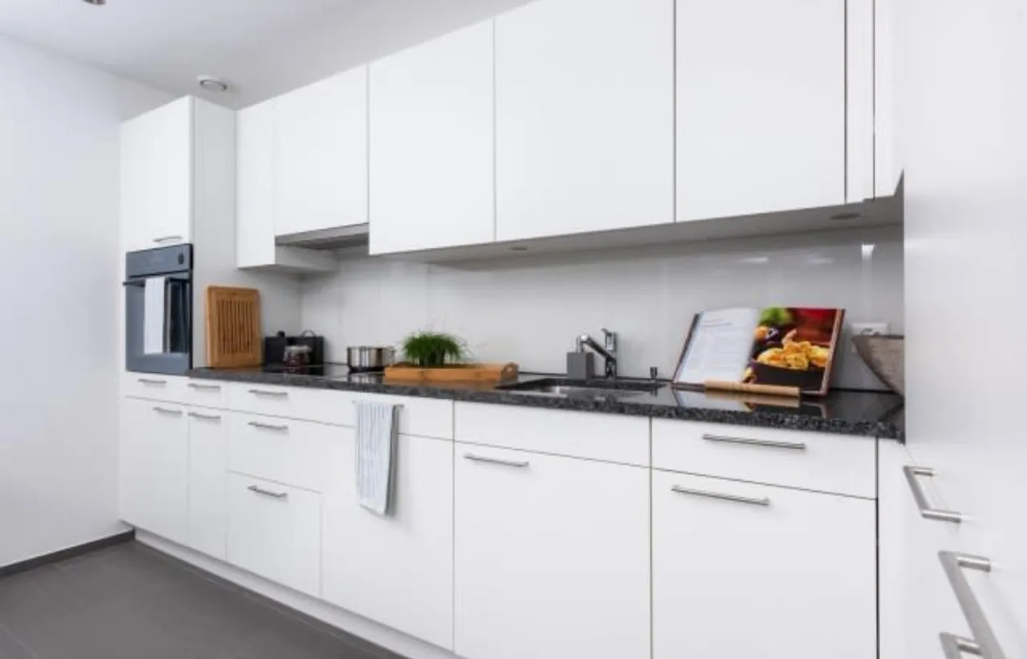 Ground floor apartment in a quiet family neighborhood for rent: - Photo 4 of 5