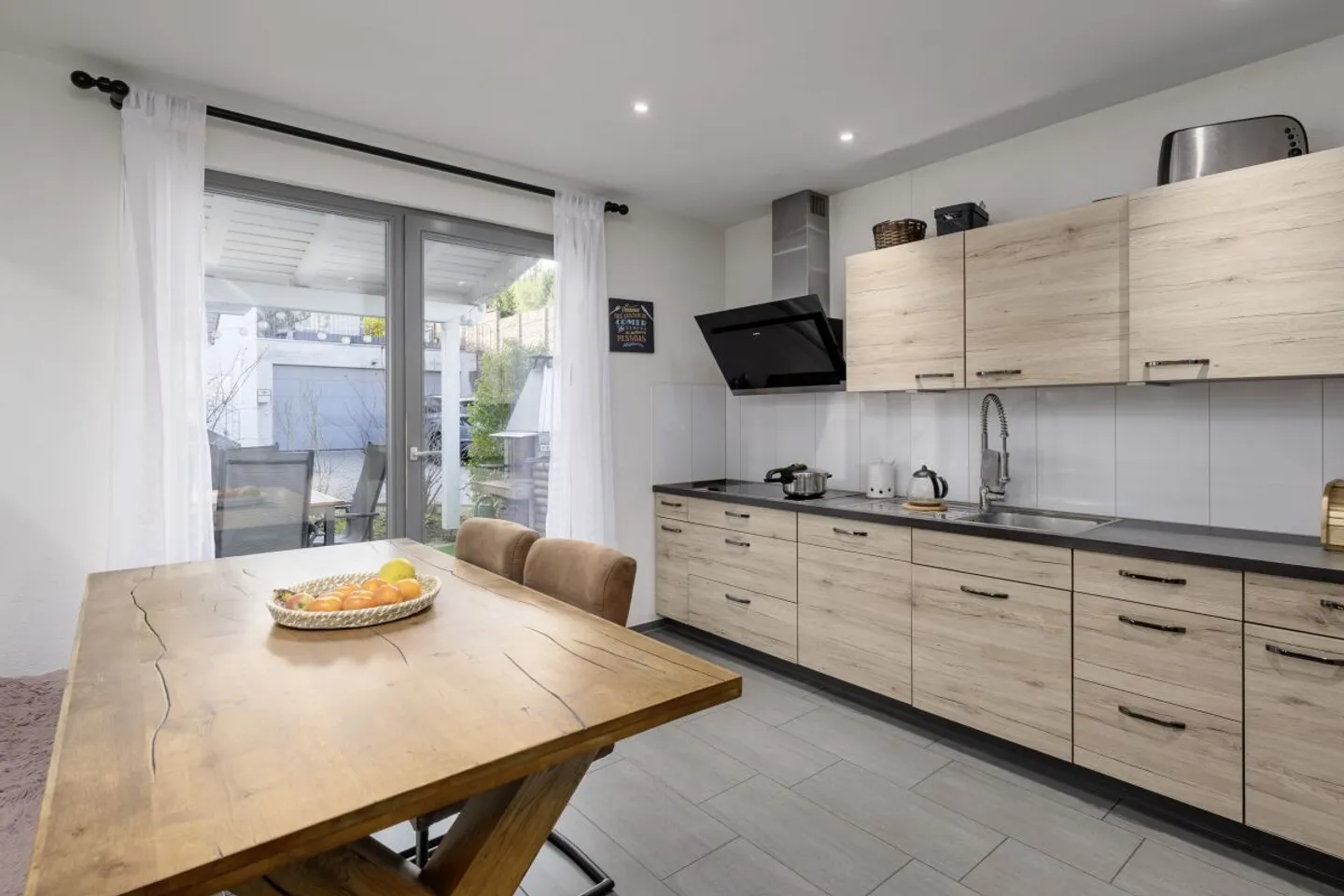 Modernes Einfamilienhaus im Grünen mit Einliegerwohnung - Foto 2 von 7