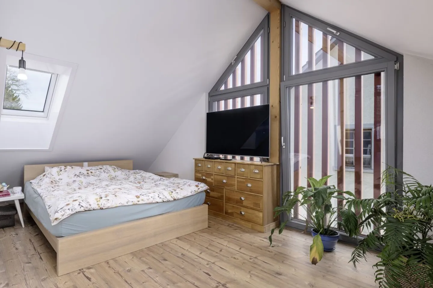 Modernes Einfamilienhaus im Grünen mit Einliegerwohnung - Foto 3 von 7