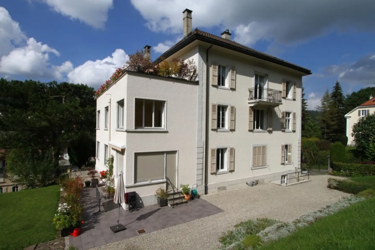 Grand appartement de rendement dans maison de maître avec jardin - Photo 2 sur 12