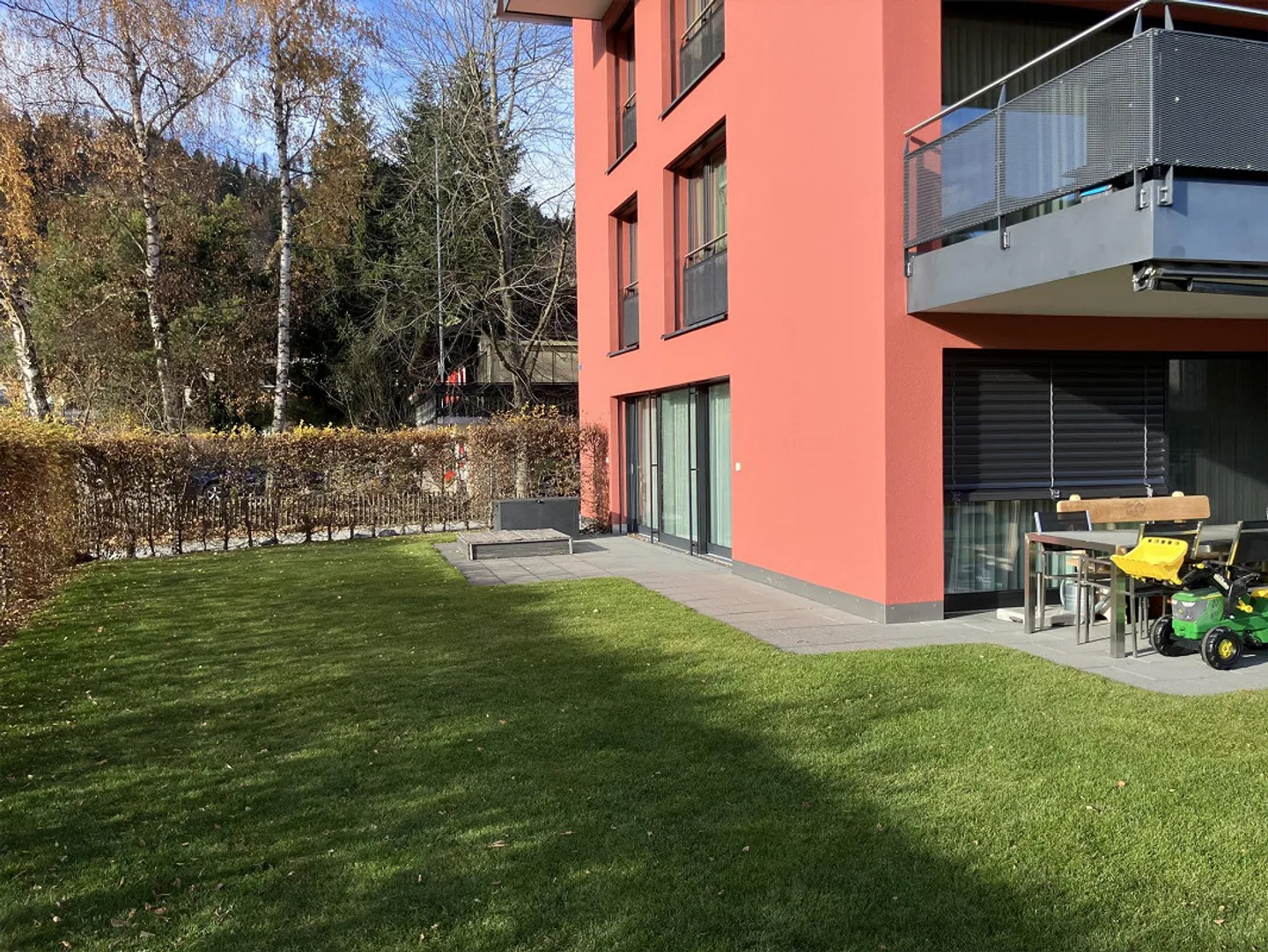 Wunderschöne 4,5 Zimmer Parterre-Wohnung mit Umschwung - Foto 5 von 21