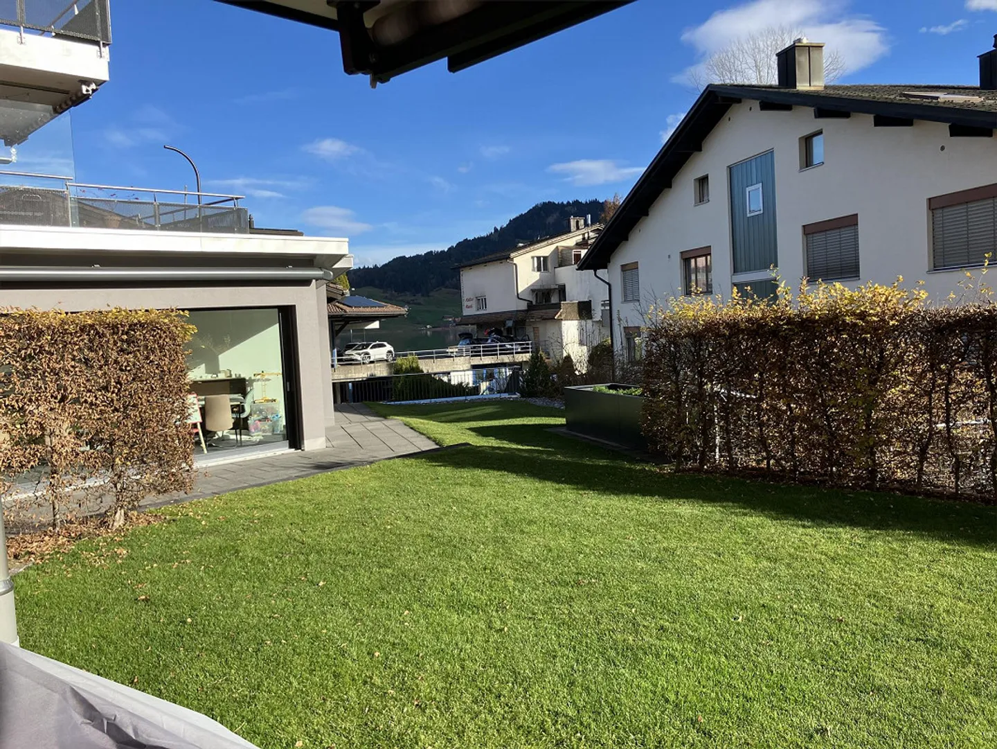 Wunderschöne 4,5 Zimmer Parterre-Wohnung mit Umschwung - Foto 6 von 21