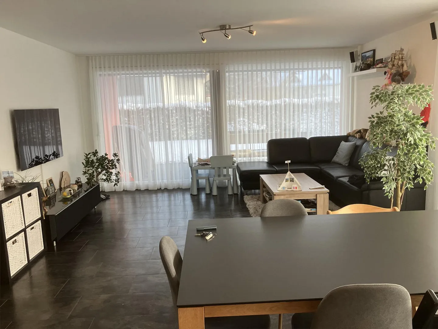 Wunderschöne 4,5 Zimmer Parterre-Wohnung mit Umschwung - Foto 9 von 21